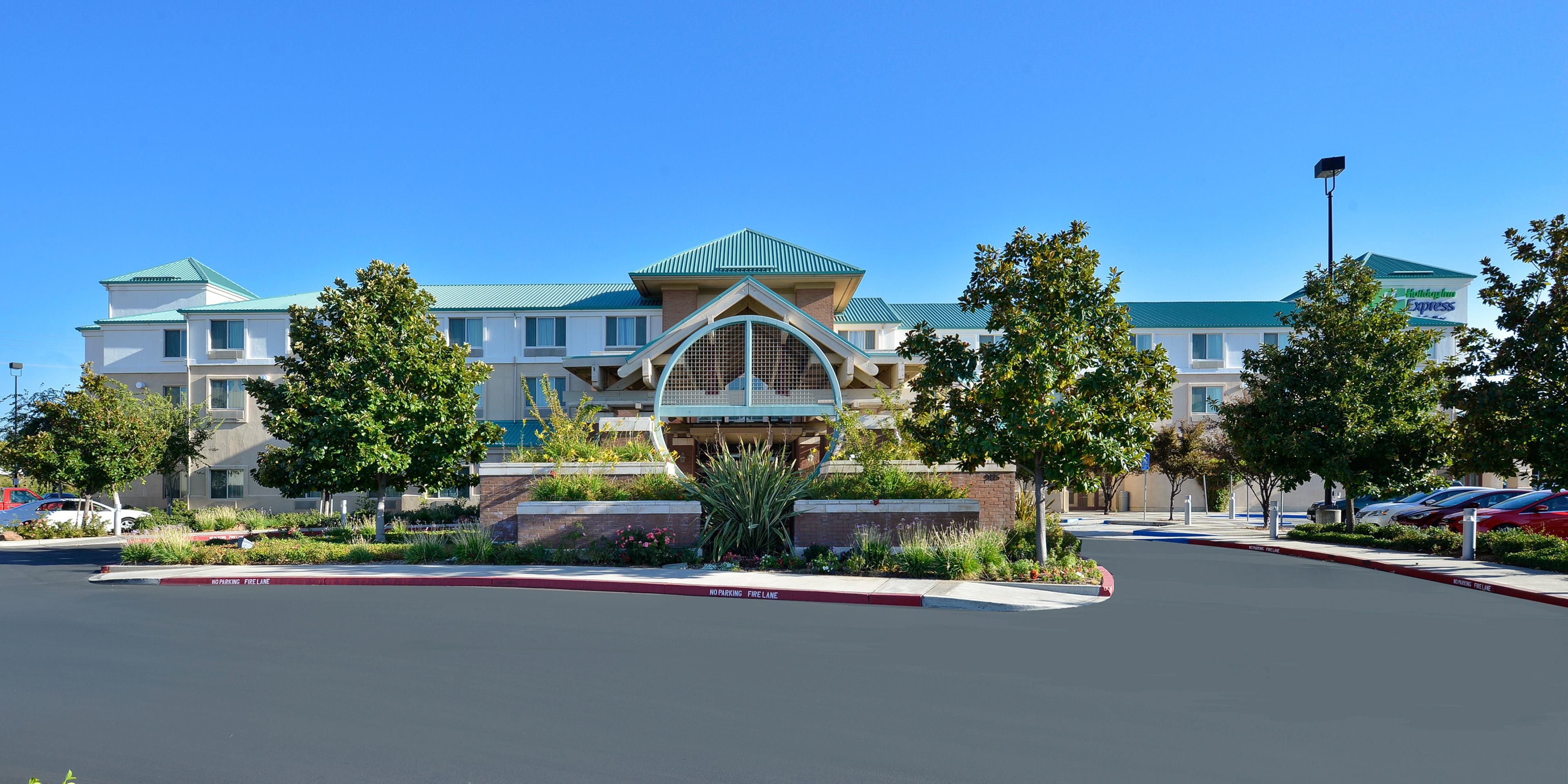 Holiday Inn Express & Suites Elk Grove Central - HWY 99