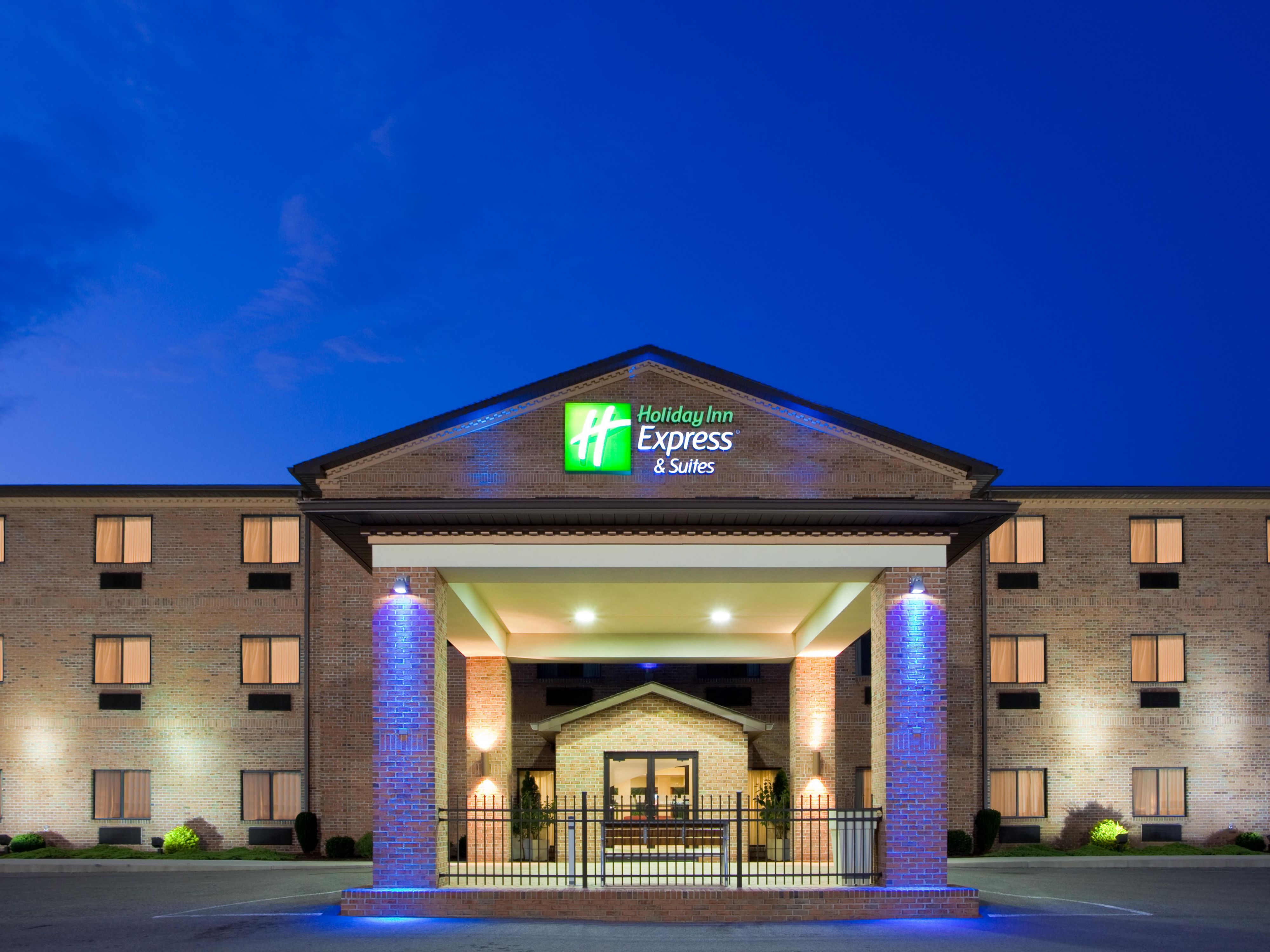 affordable-hotels-in-elkins-wv-holiday-inn-express-suites-elkins