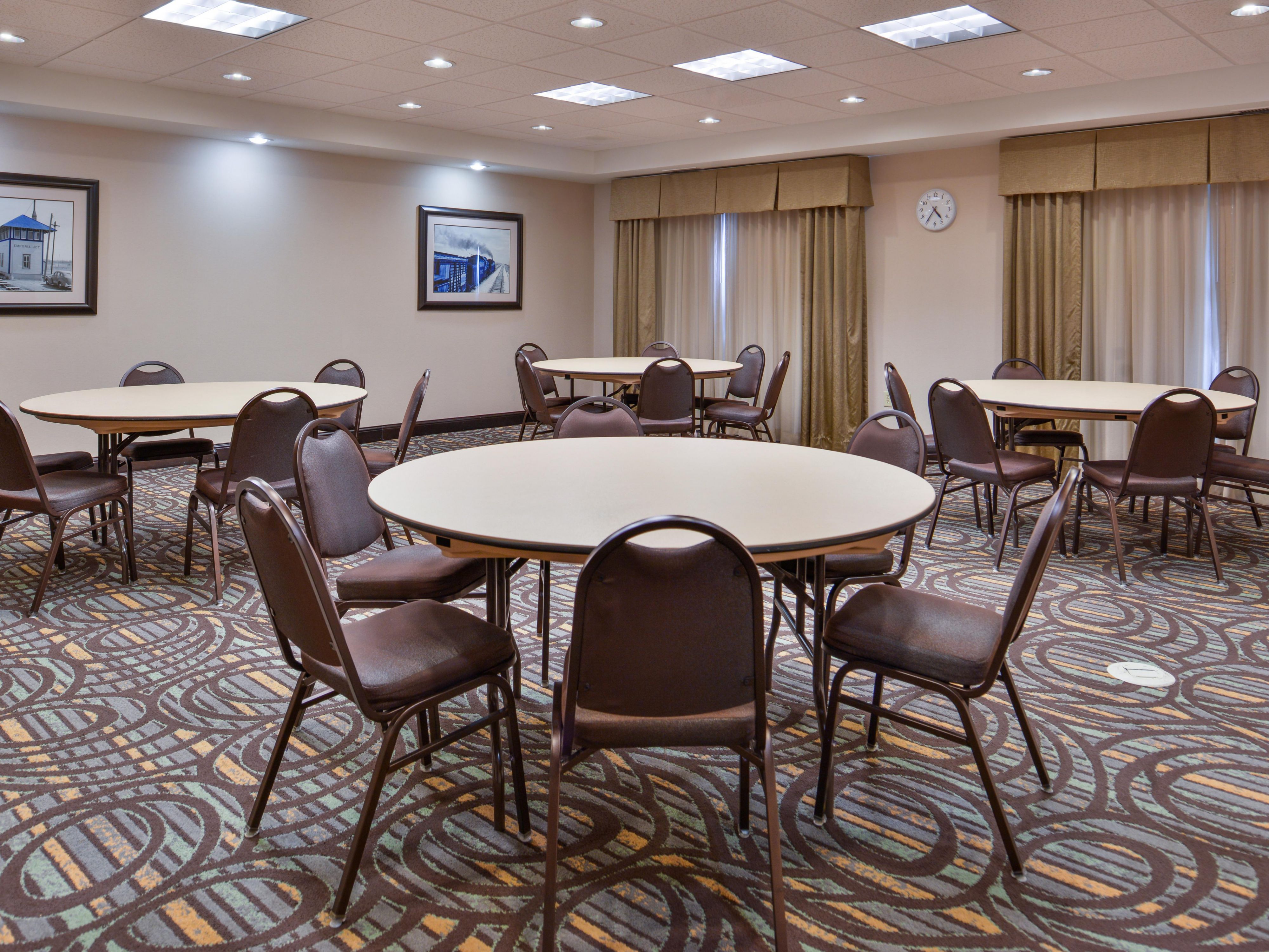 Host a formal business meeting or a unique special occasion in our versatile meeting space. Our hotel offers 575 sq. ft. of space, catering options, and event planning experts. Contact our Sales Office for your next event.