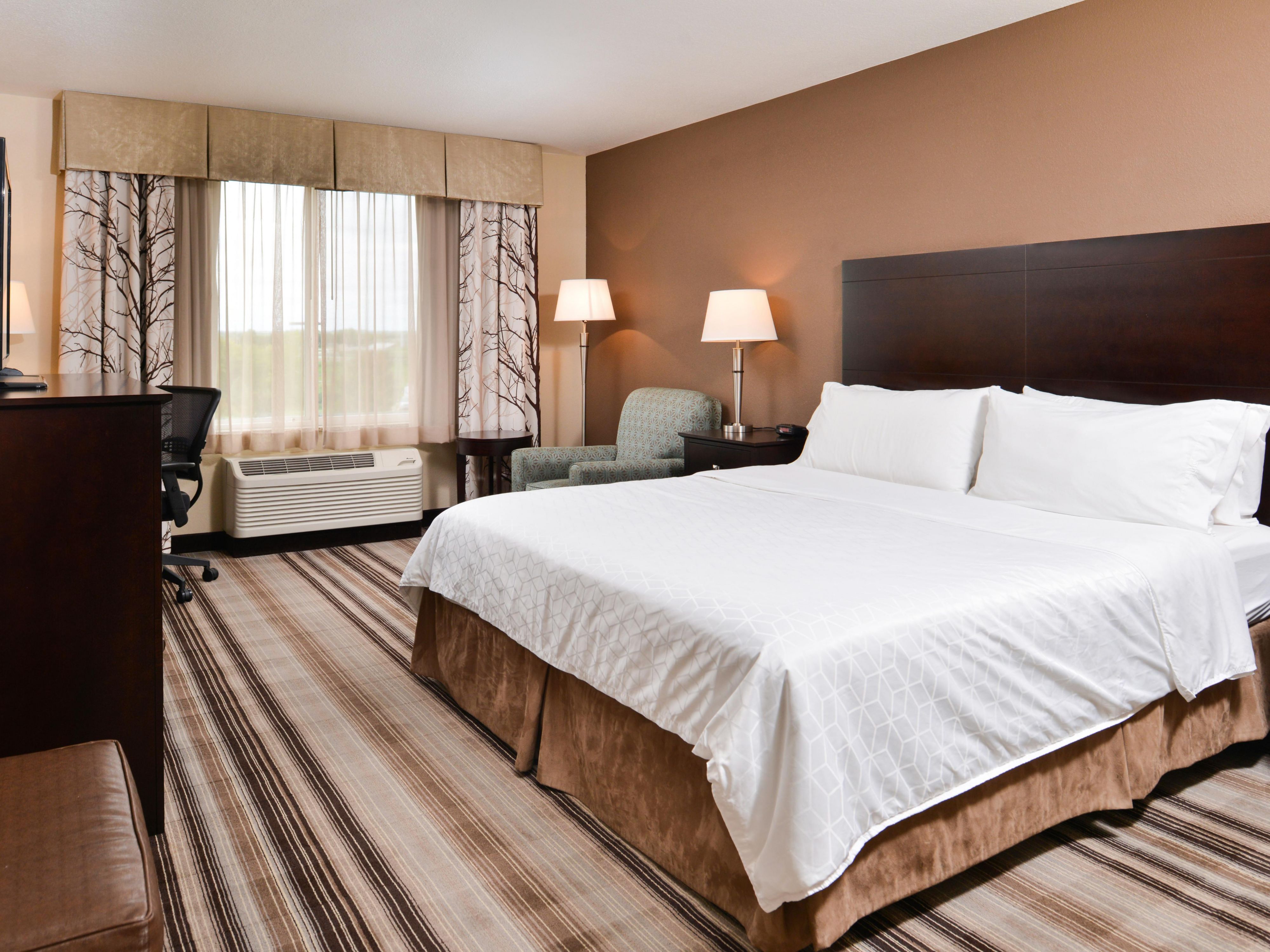 Hotel in Emporia, KS | Holiday Inn Express & Suites Emporia Northwest