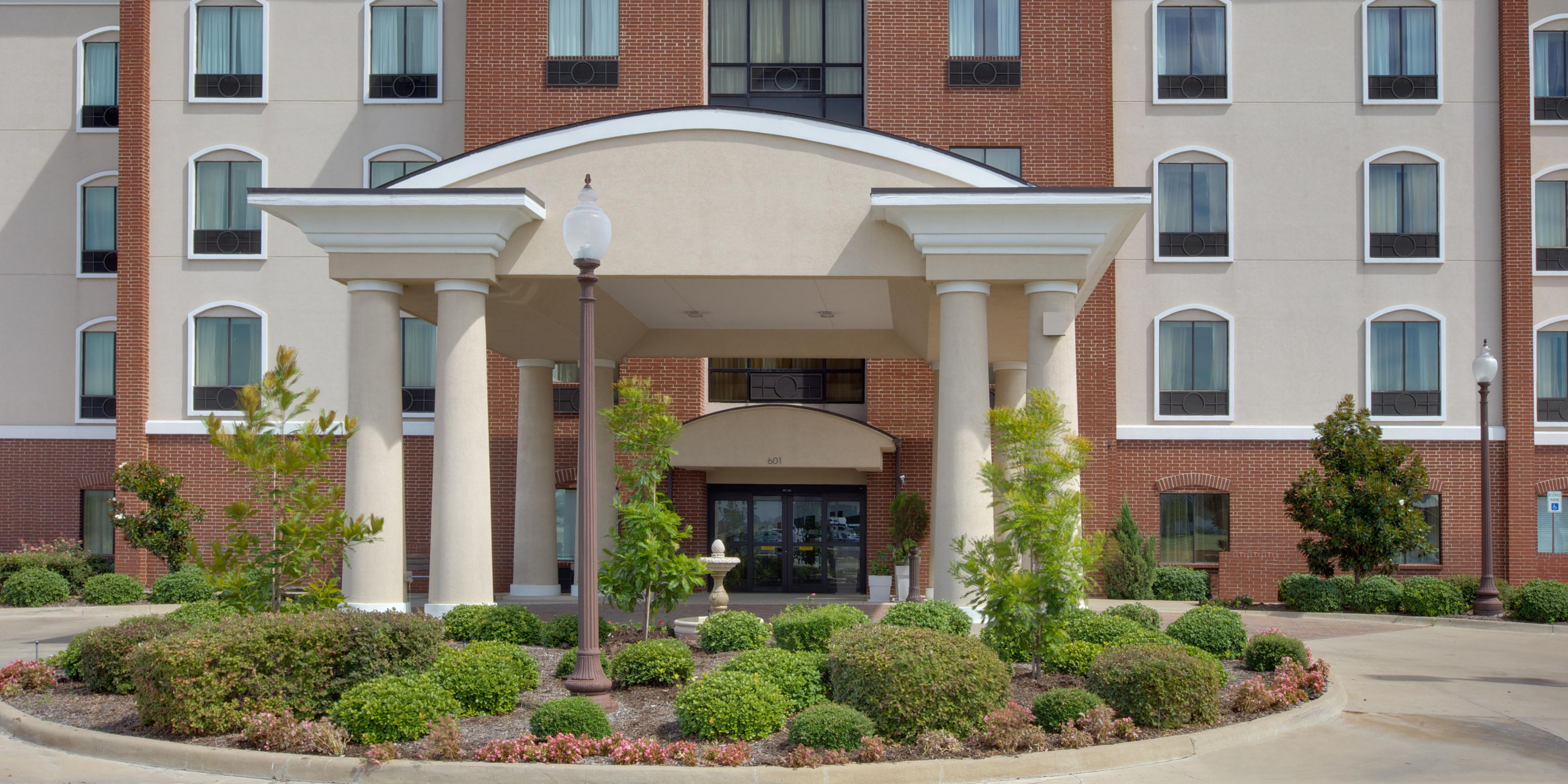 Holiday Inn Express & Suites Ennis