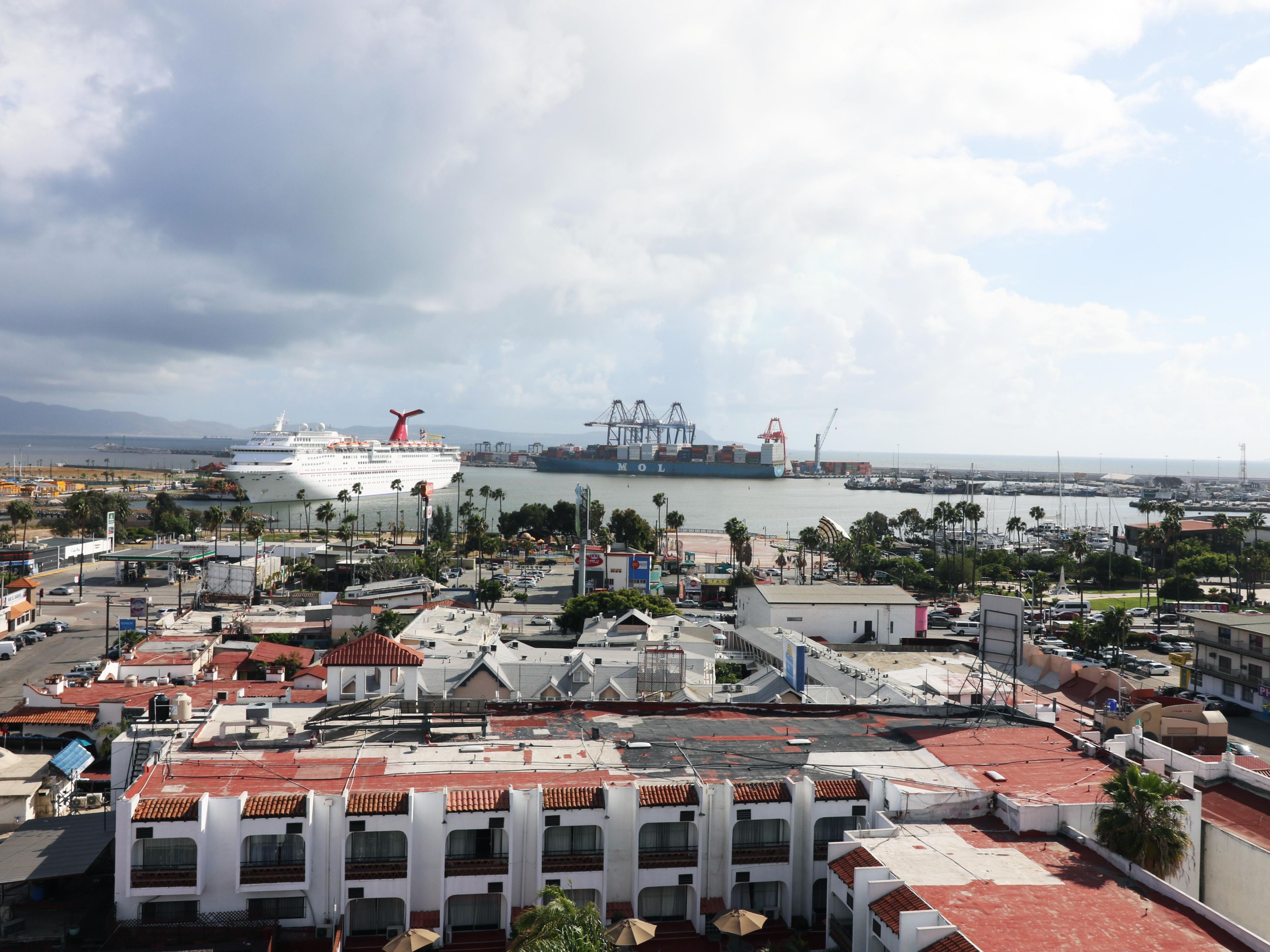 We are located close to great restaurants. Feel like having ceviche? A cold beer? Fish tacos? Ask for more details at the Front Desk.