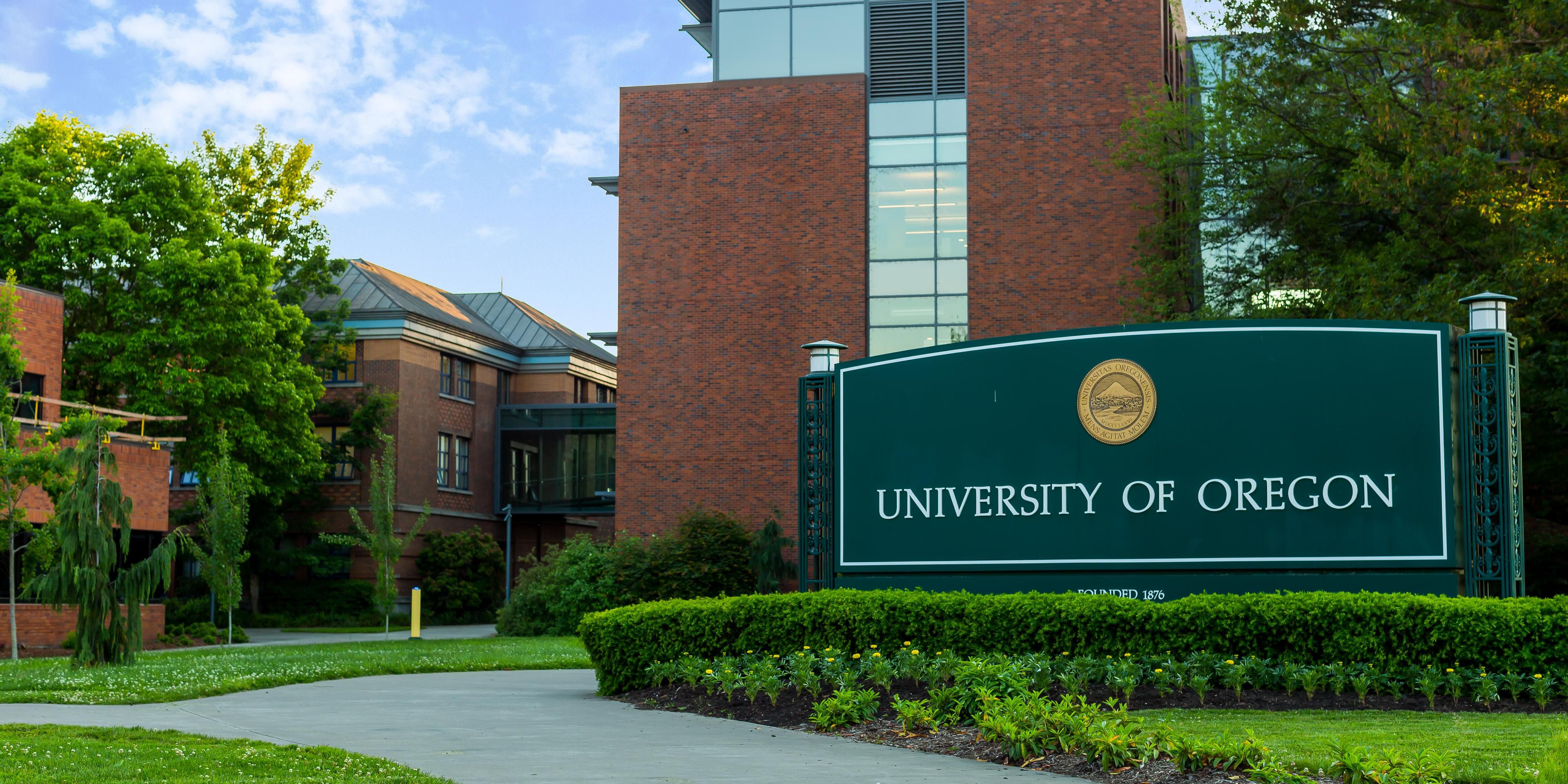 Whether you're a visiting professor or parent in town to visit your student, you'll enjoy our convenient location near the University of Oregon!  Administration buildings, sports venues, and bus lines are all within walking distance from your hotel door.  You'll love the quick commute!