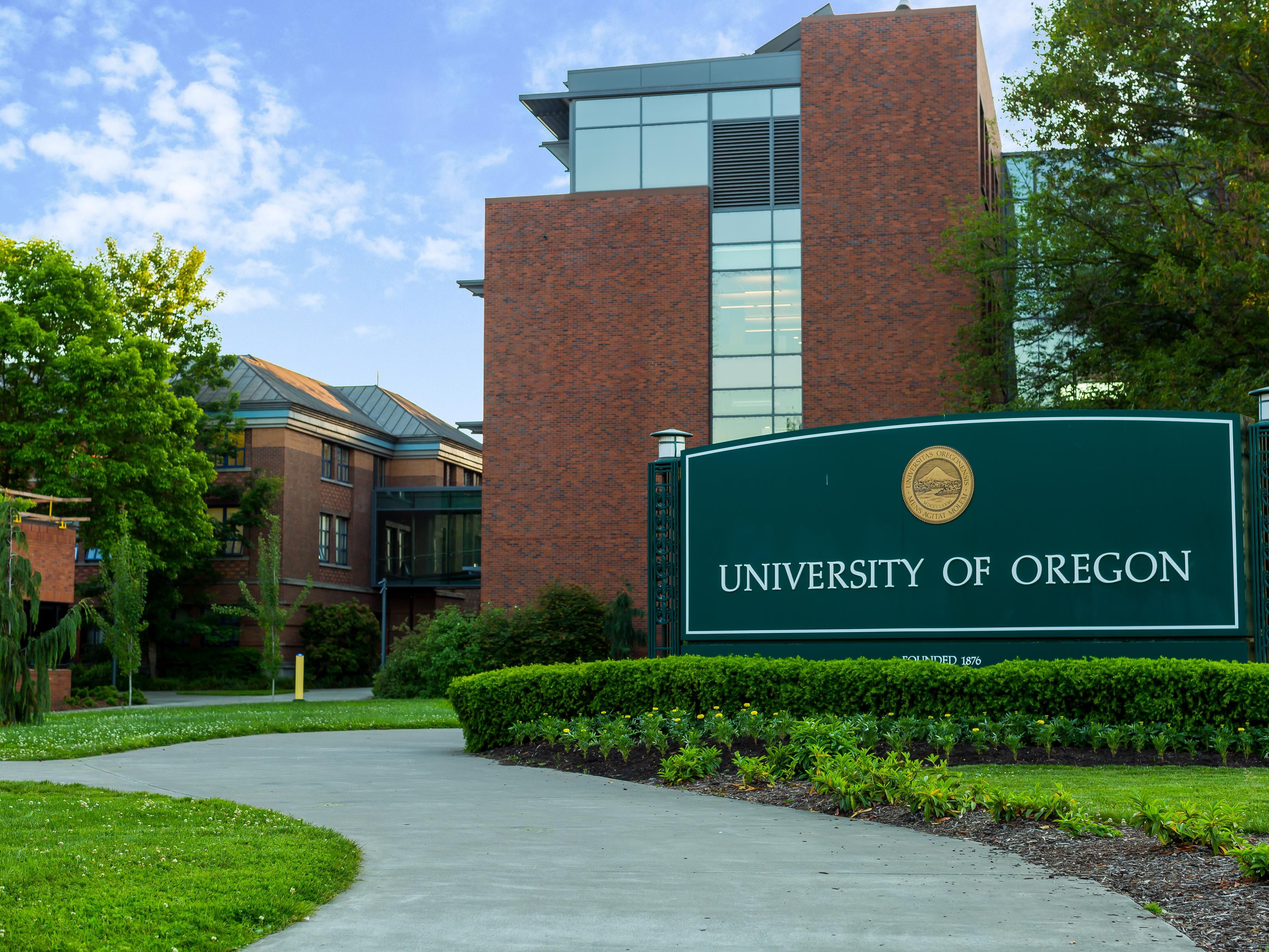 Whether you're a visiting professor or parent in town to visit your student, you'll enjoy our convenient location near the University of Oregon!  Administration buildings, sports venues, and bus lines are all within walking distance from your hotel door.  You'll love the quick commute!