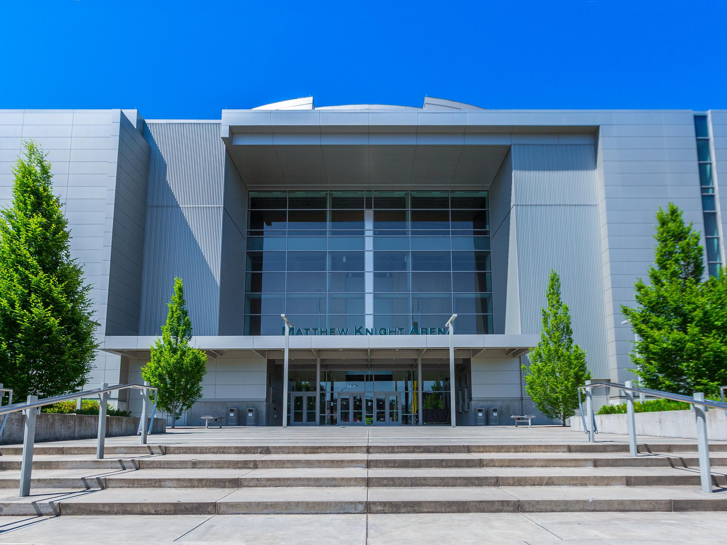 Headed to Eugene for a big concert or to enjoy Oregon Ducks Basketball?  No need to fight for parking on campus.  Our convenient location is just steps from Matthew Knight Arena, making it easy for you to enjoy a night out without the hassle of U of O traffic!