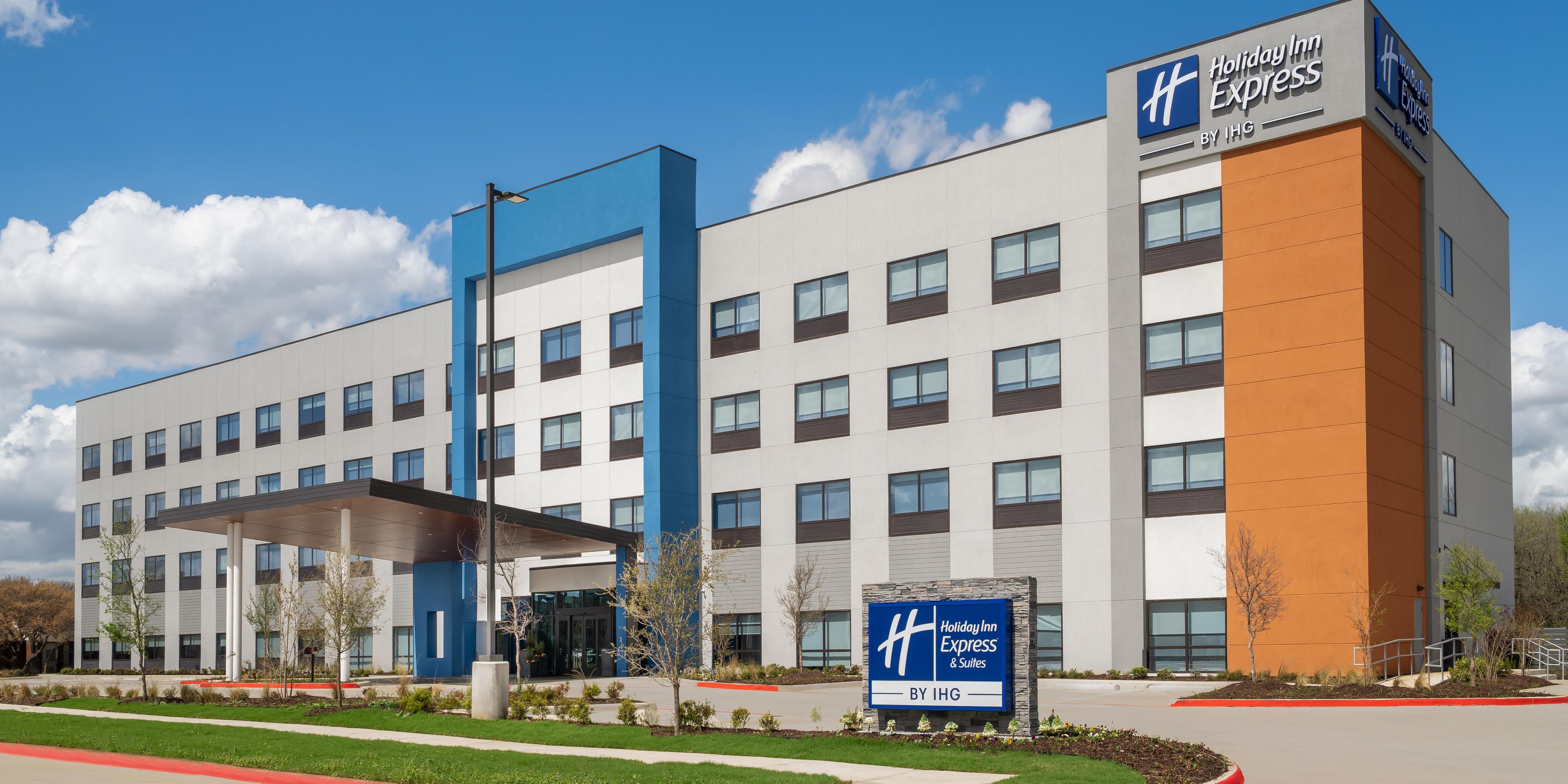 Holiday Inn Express & Suites DFW Airport Southwest - Euless