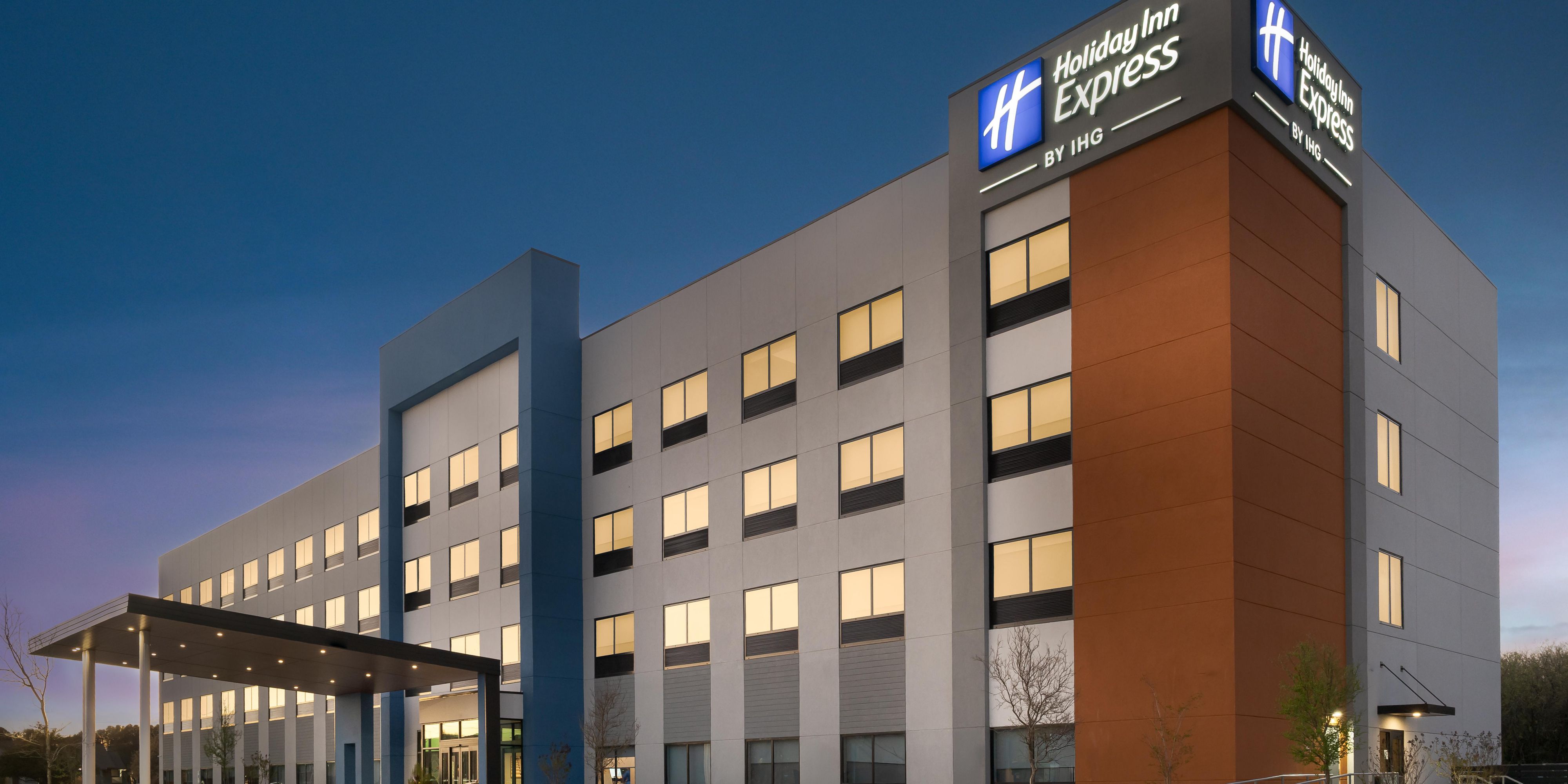 Holiday Inn Express & Suites DFW Airport Southwest - Euless