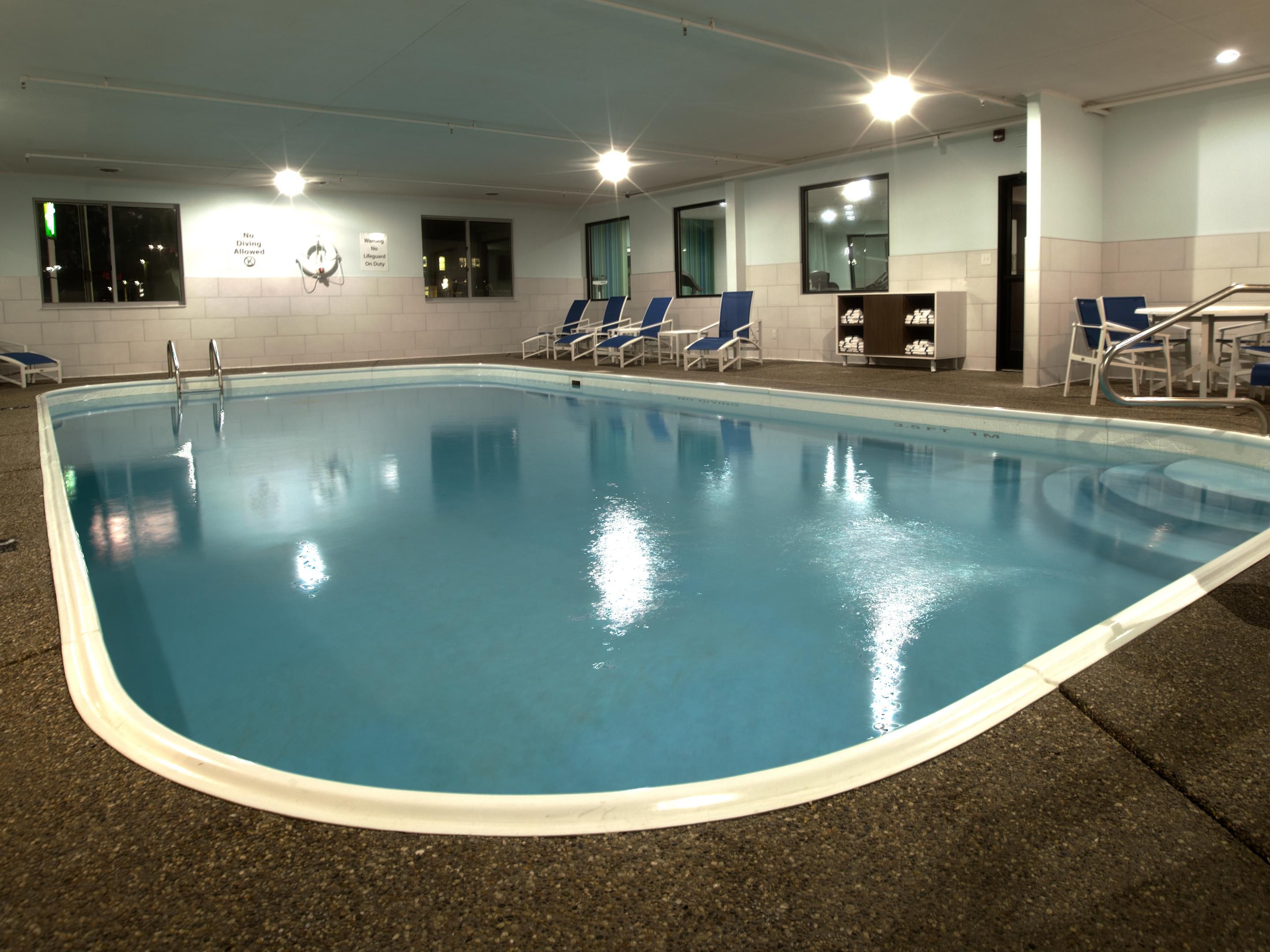 Heated Indoor Pool to relax near Azteca Milling Evansville North
