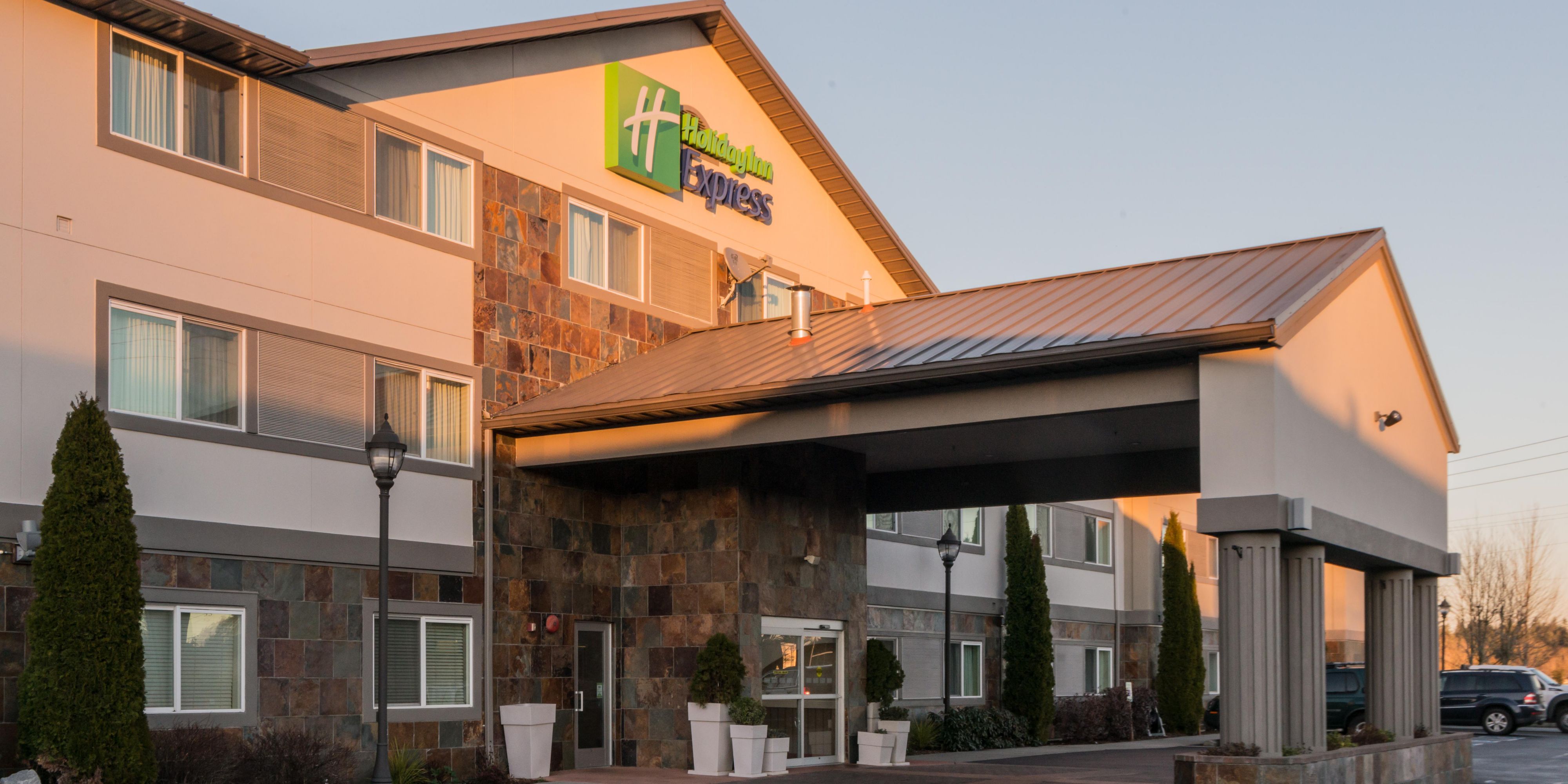 Holiday Inn Express & Suites Everett
