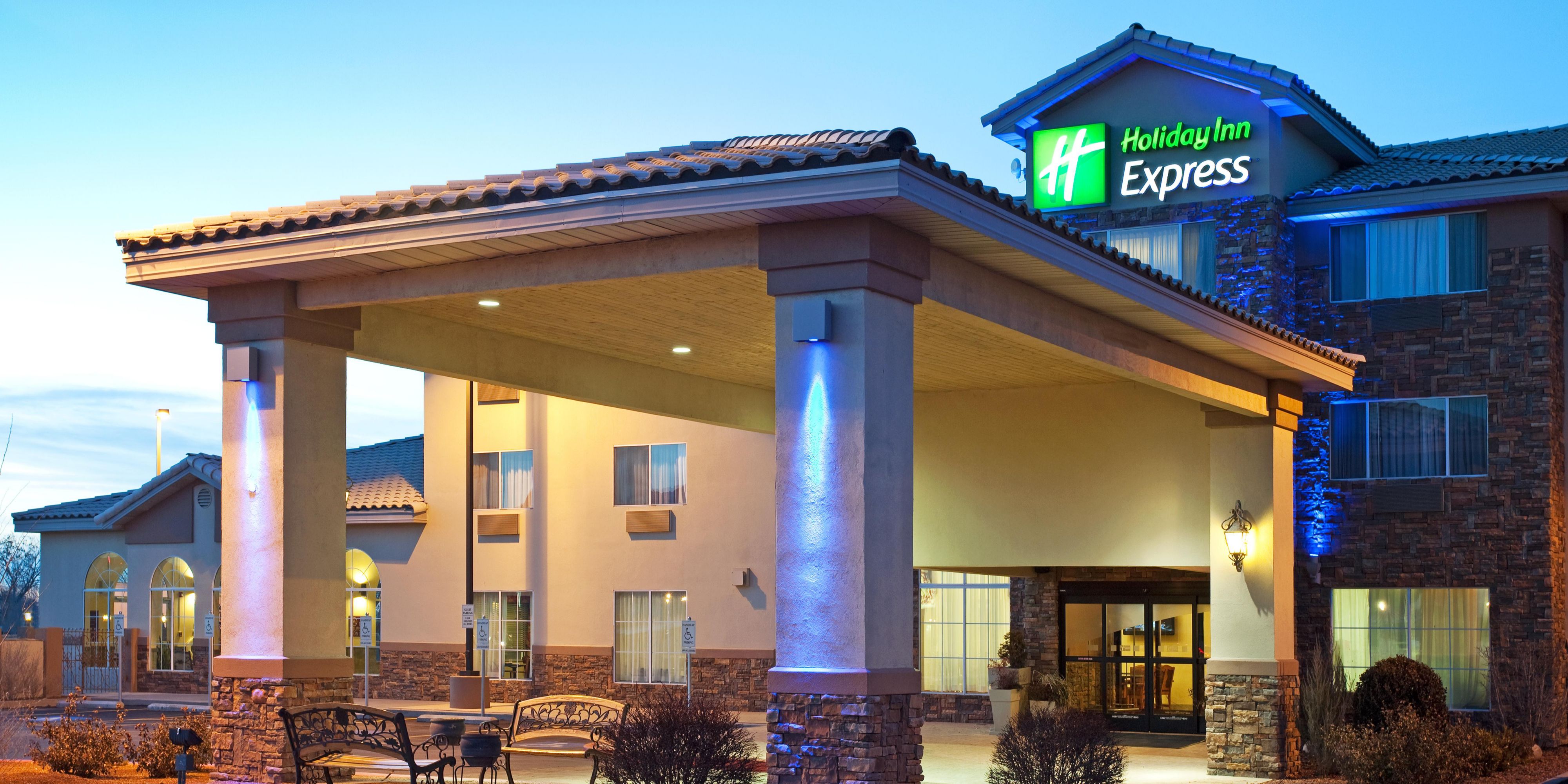 Holiday Inn Express & Suites Farmington (Bloomfield)