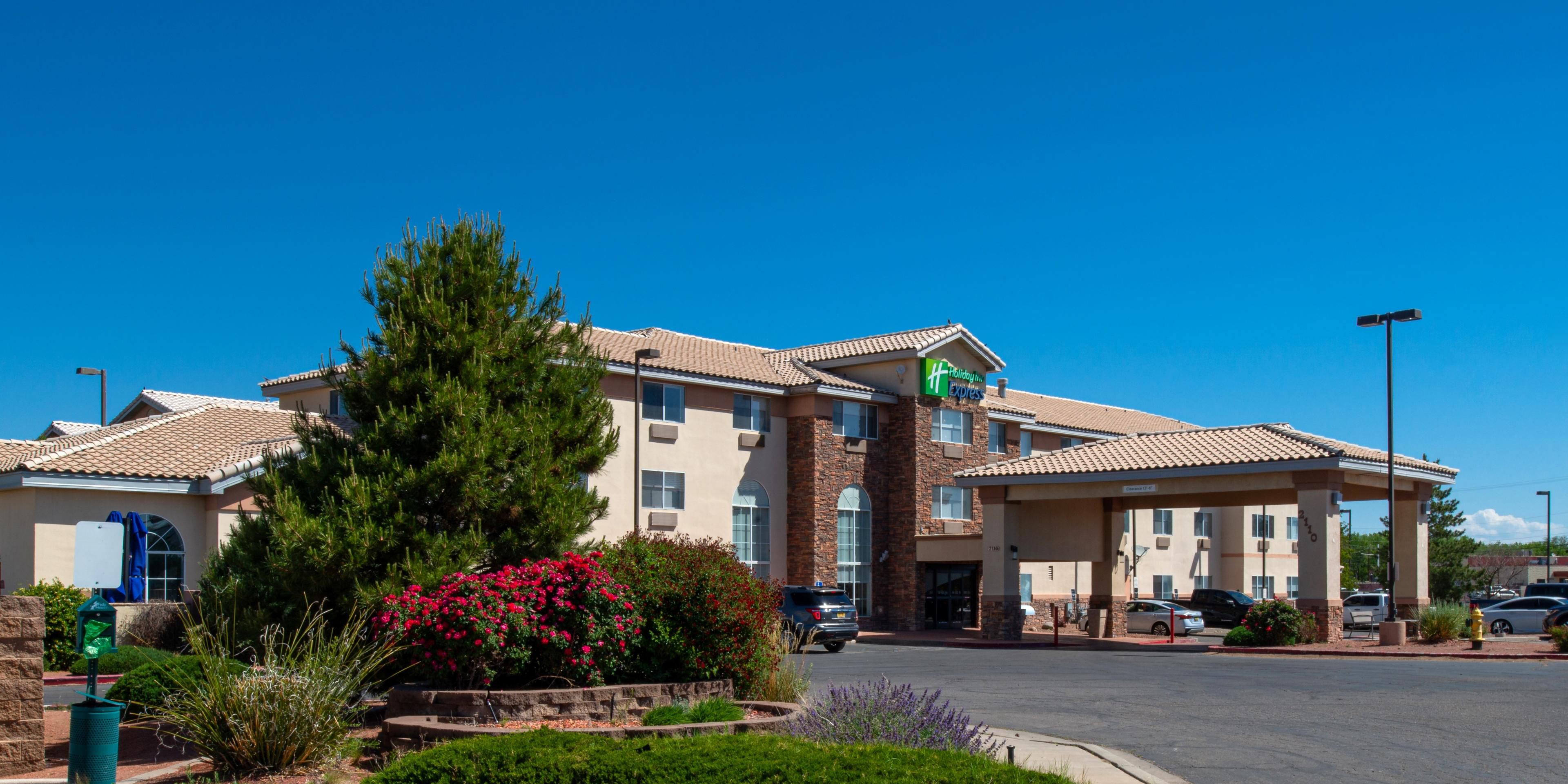 Holiday Inn Express & Suites Farmington (Bloodfield)
