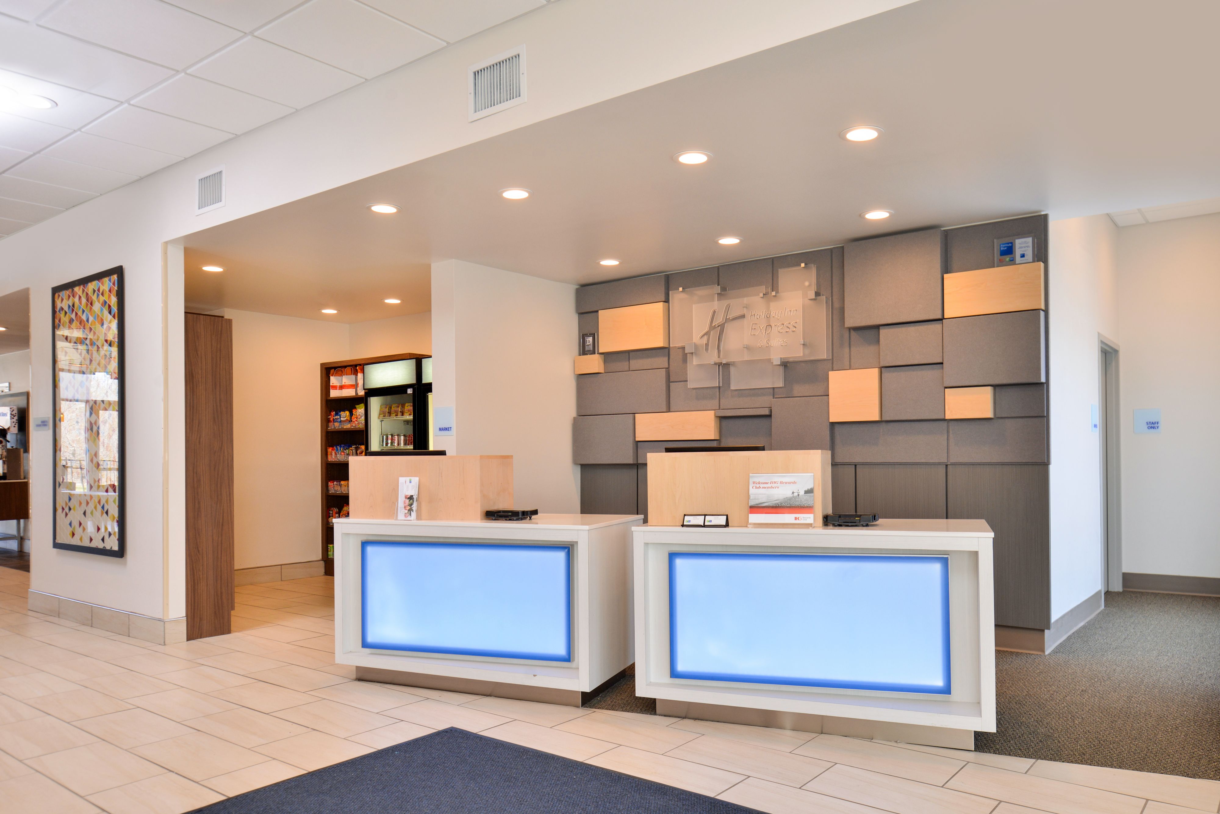 Holiday Inn Express & Suites Farmington Hills