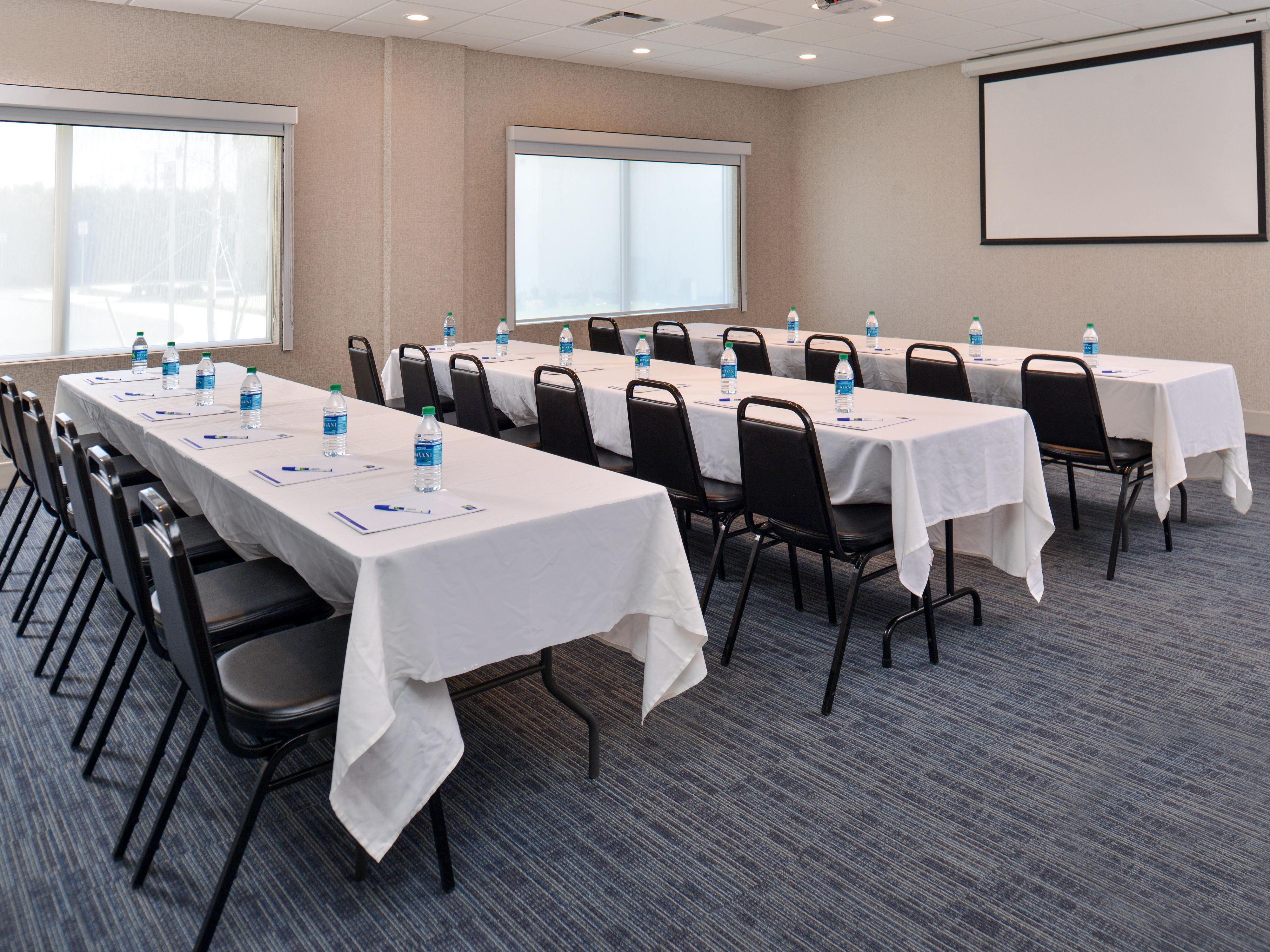 Have your next meeting or function with us in our spacious meeting facilities!  Two meeting rooms to seat up to 45 people - Classroom, U-shape and L-shape.  For both business and pleasure, choose Holiday Inn Express & Suites Farmington Hills!