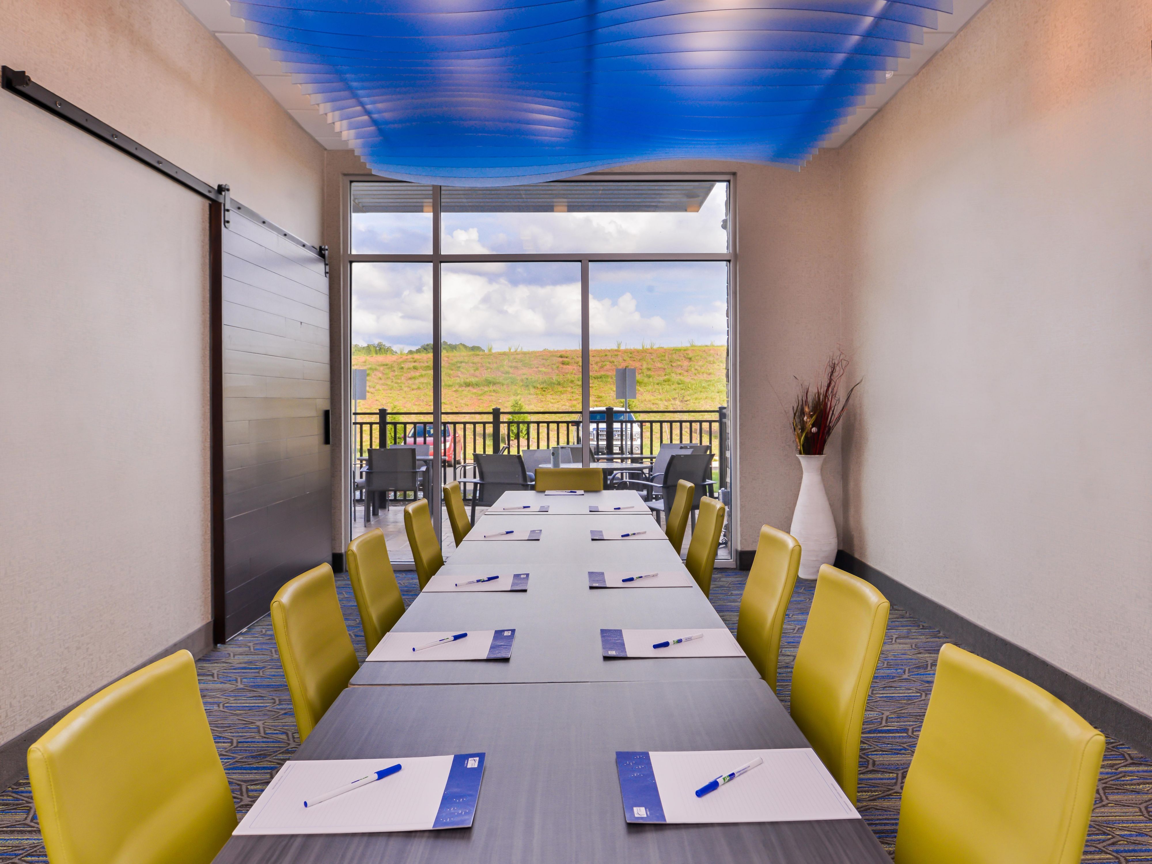 Have your next meeting at the Holiday Inn Express and Suites Farmville, VA. Our meeting room is 750 square feet with the ability to separate the room with our built-in room divider. The Meeting Room has two flat screen TVs, and an audio system is available.