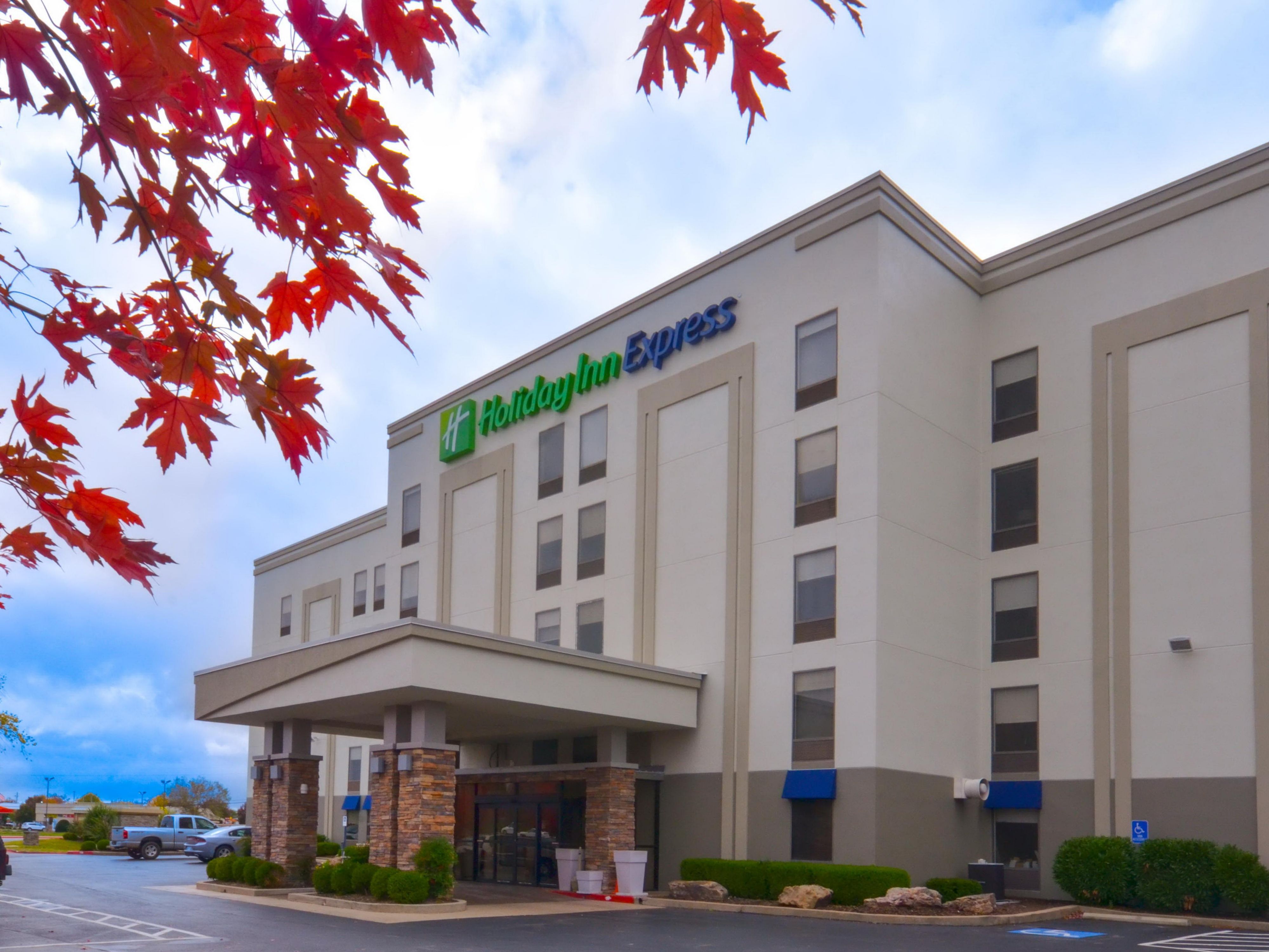 Hotels In Fayetteville Ar Holiday Inn Express Suites Fayetteville Univ Of Ar Area