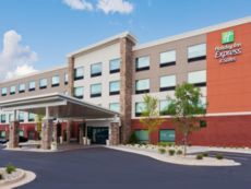 Holiday Inn Express & Suites Fayetteville
