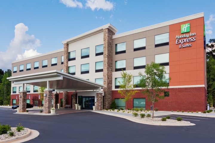 Holiday Inn Express & Suites Fayetteville