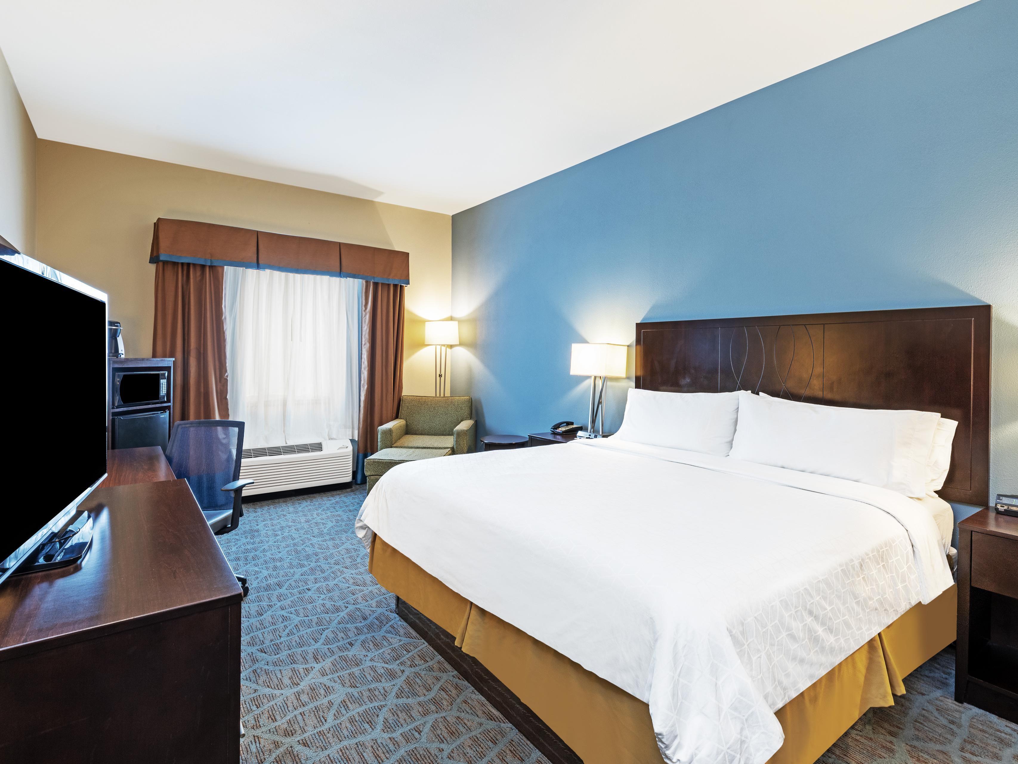 Holiday Inn Express & Suites Floresville Guest Room & Suite Options