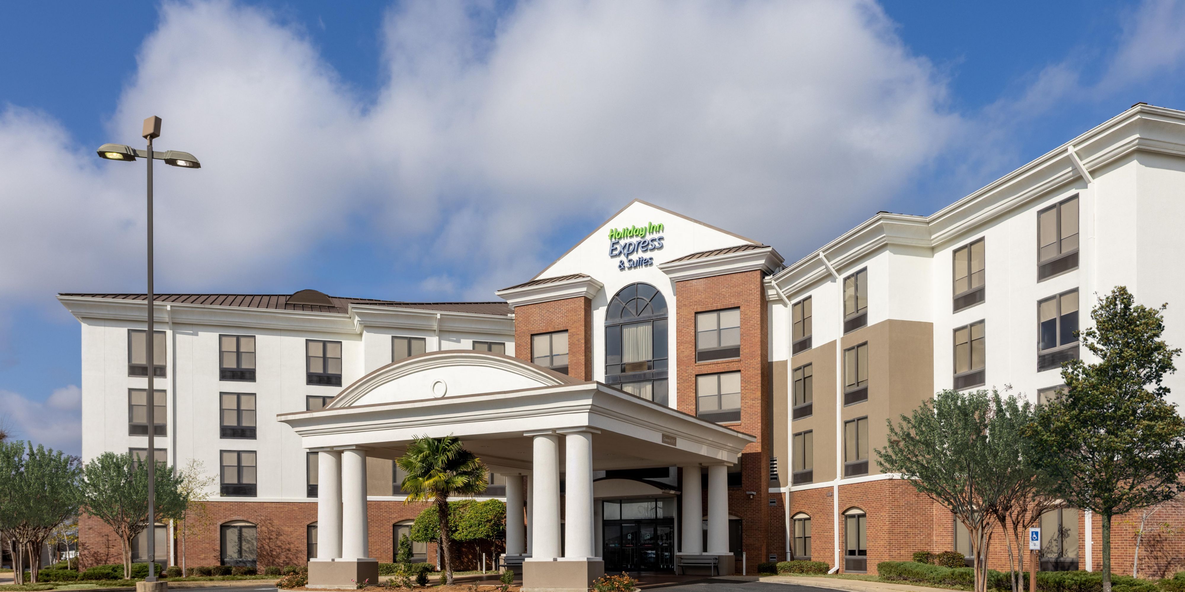 Holiday Inn Express & Suites Jackson - Flowood