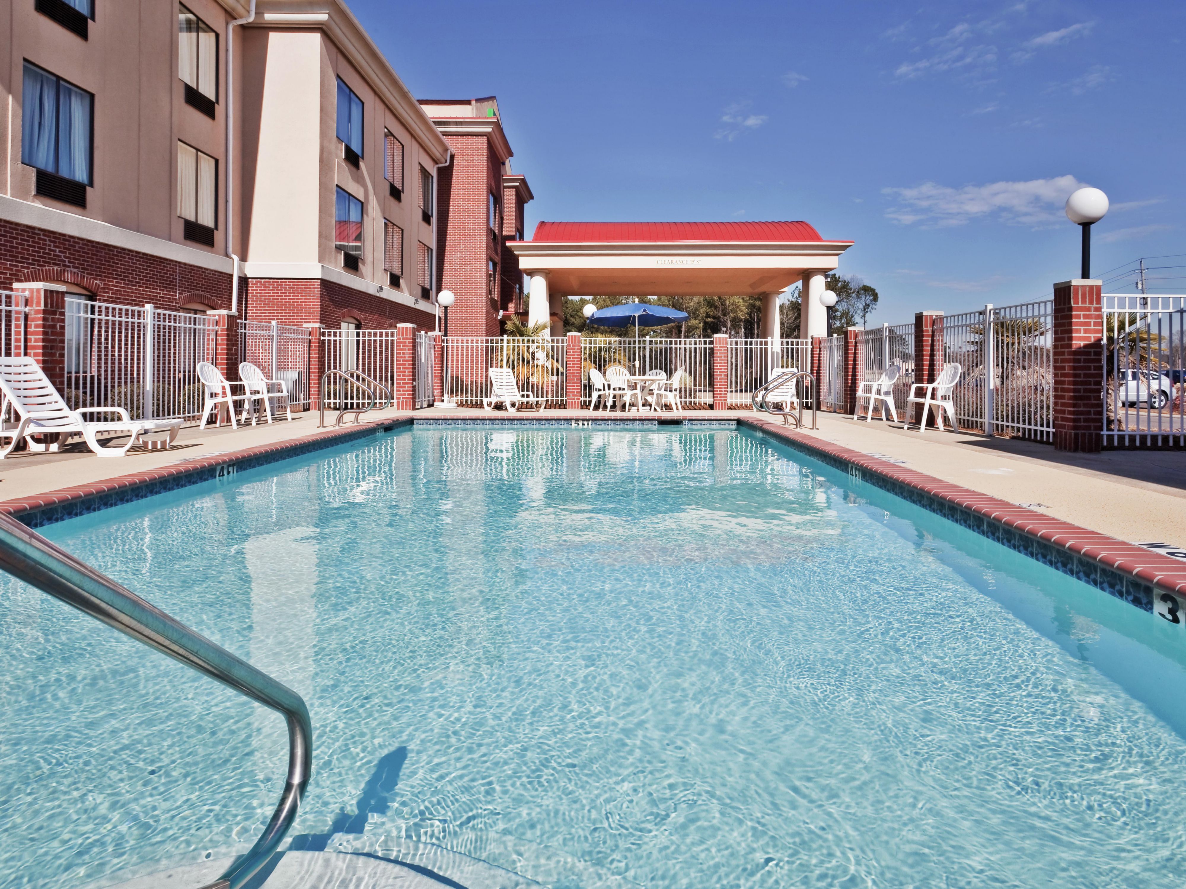Dive in and enjoy from 8:00 AM to 10:00 PM!