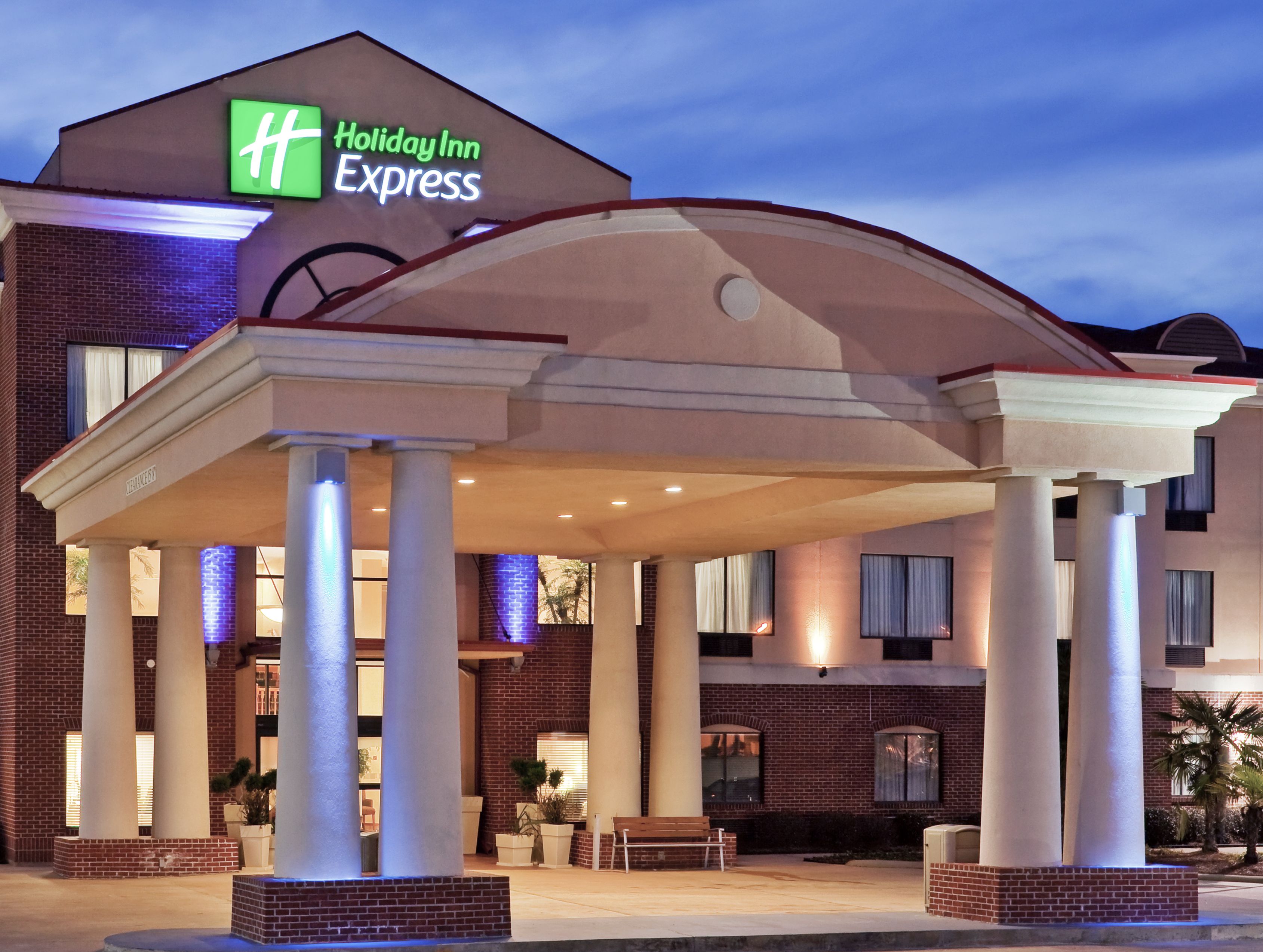 Holiday Inn Express & Suites Forest