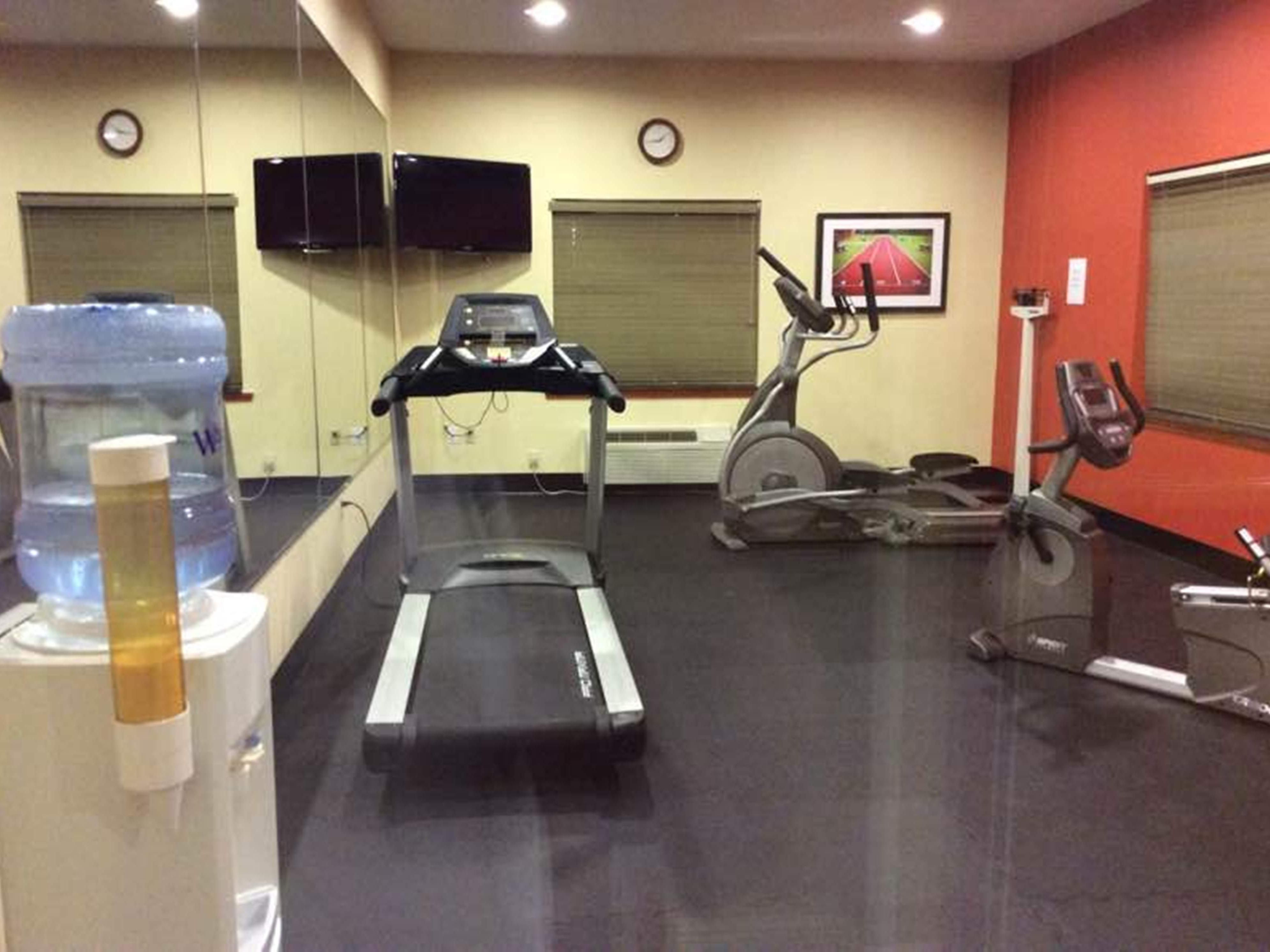 Stay on track with your fitness goals at our 24-hour fitness center, equipped with free weights and cardio equipment. Whether you prefer strengthening and toning exercises or getting your heart pumping with a cardio workout, our facilities ensure you can maintain your exercise routine while traveling.