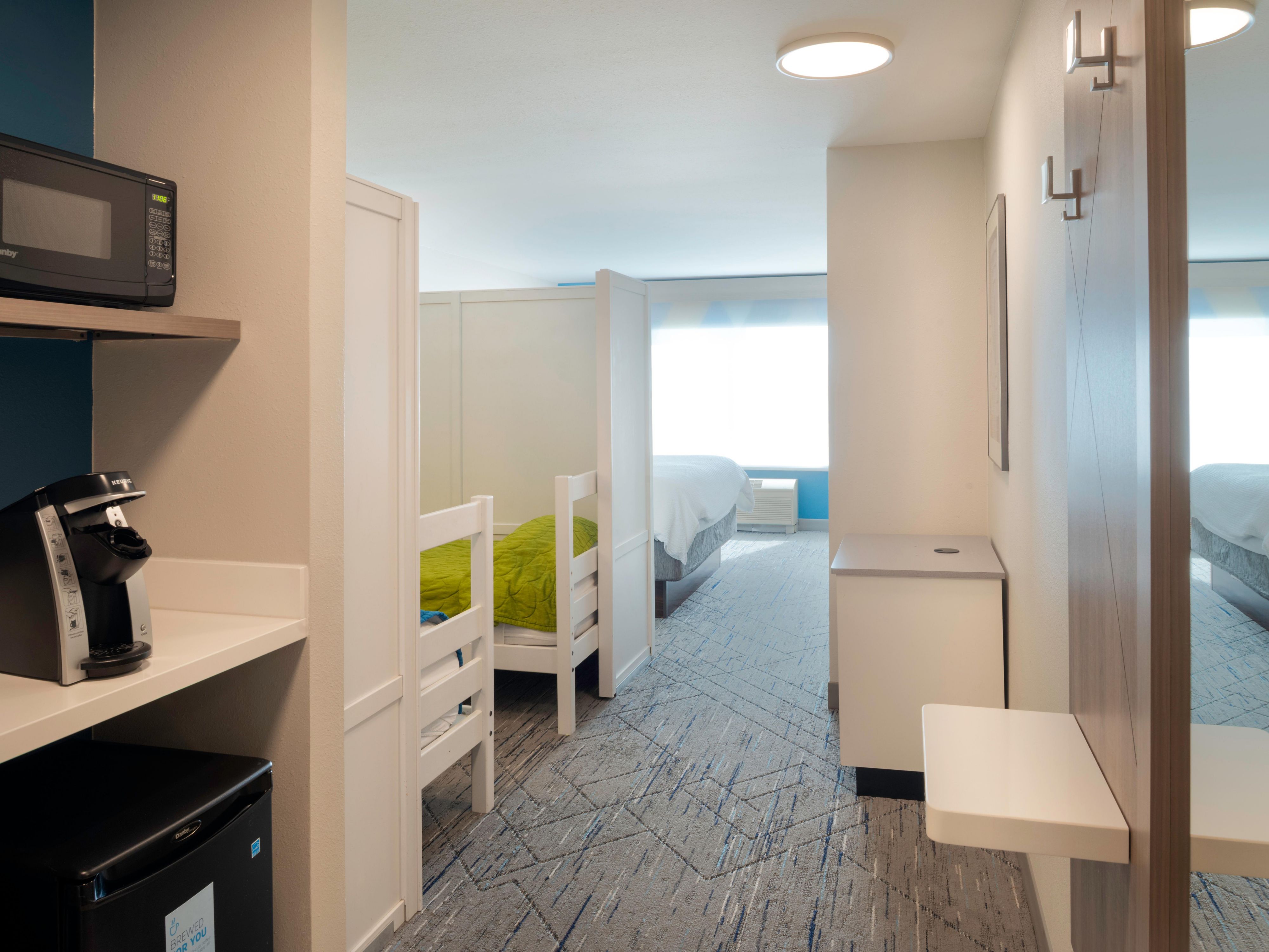 One King bed with Two Twin beds