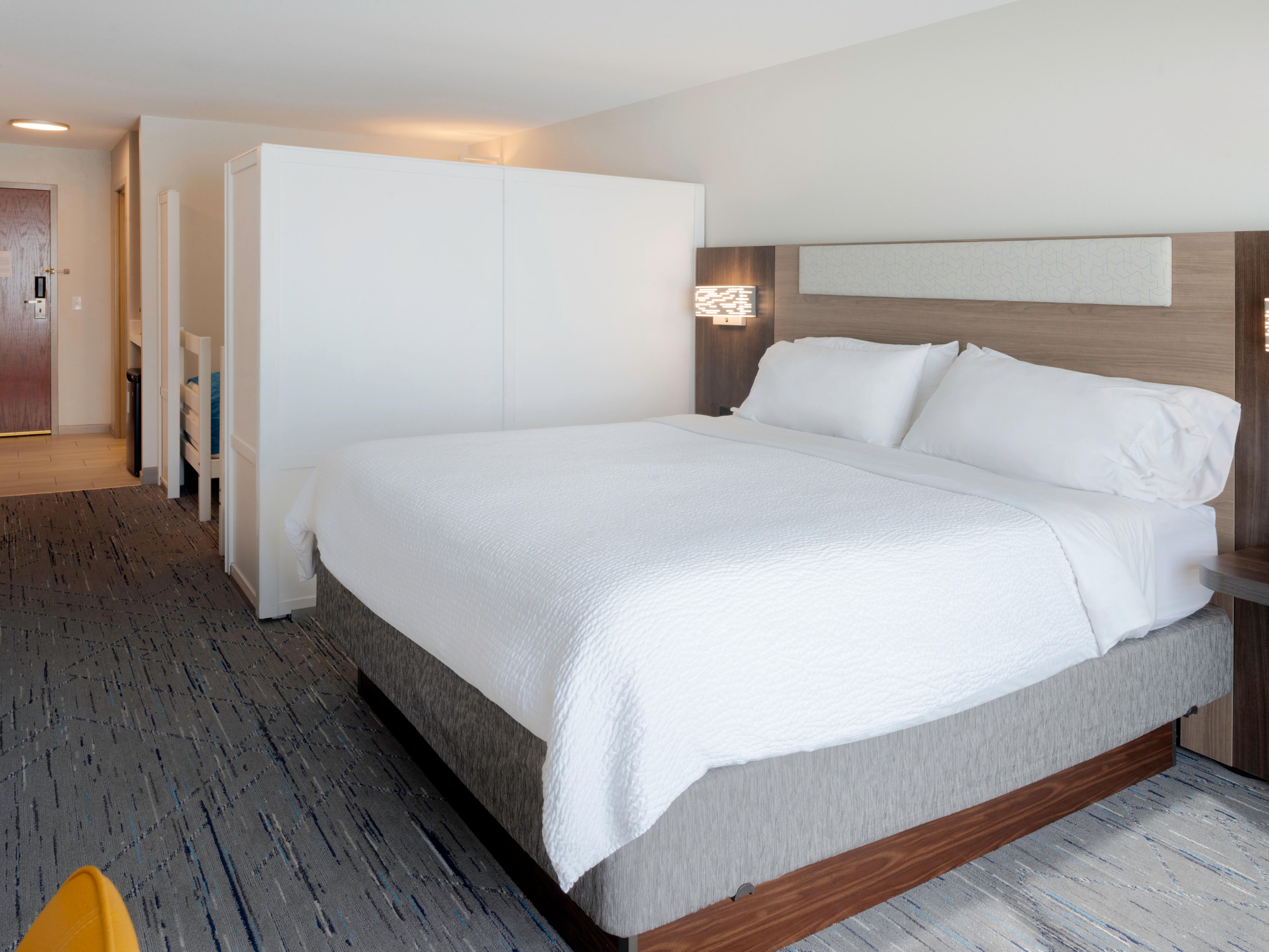 One King bed with Two twin beds