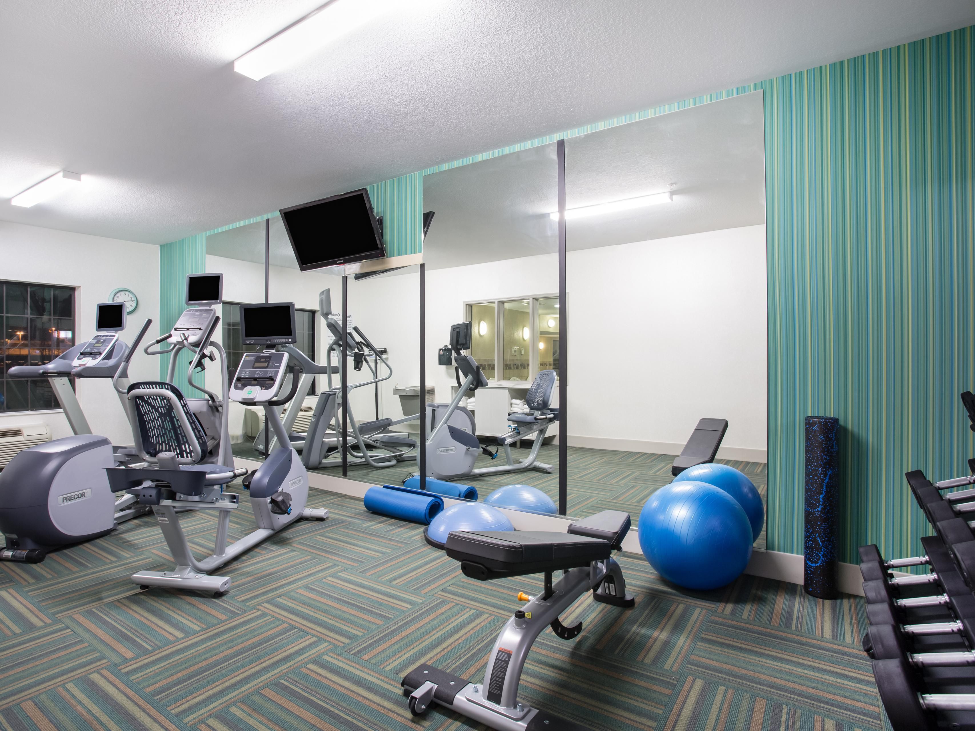 Stay energized on your schedule with our 24-hour fitness center featuring treadmills, elliptical machines, free weights, and more. Whether squeezing in a sunrise sweat session or unwinding after a busy day of meetings, you can keep your workout goals on track at any hour.  