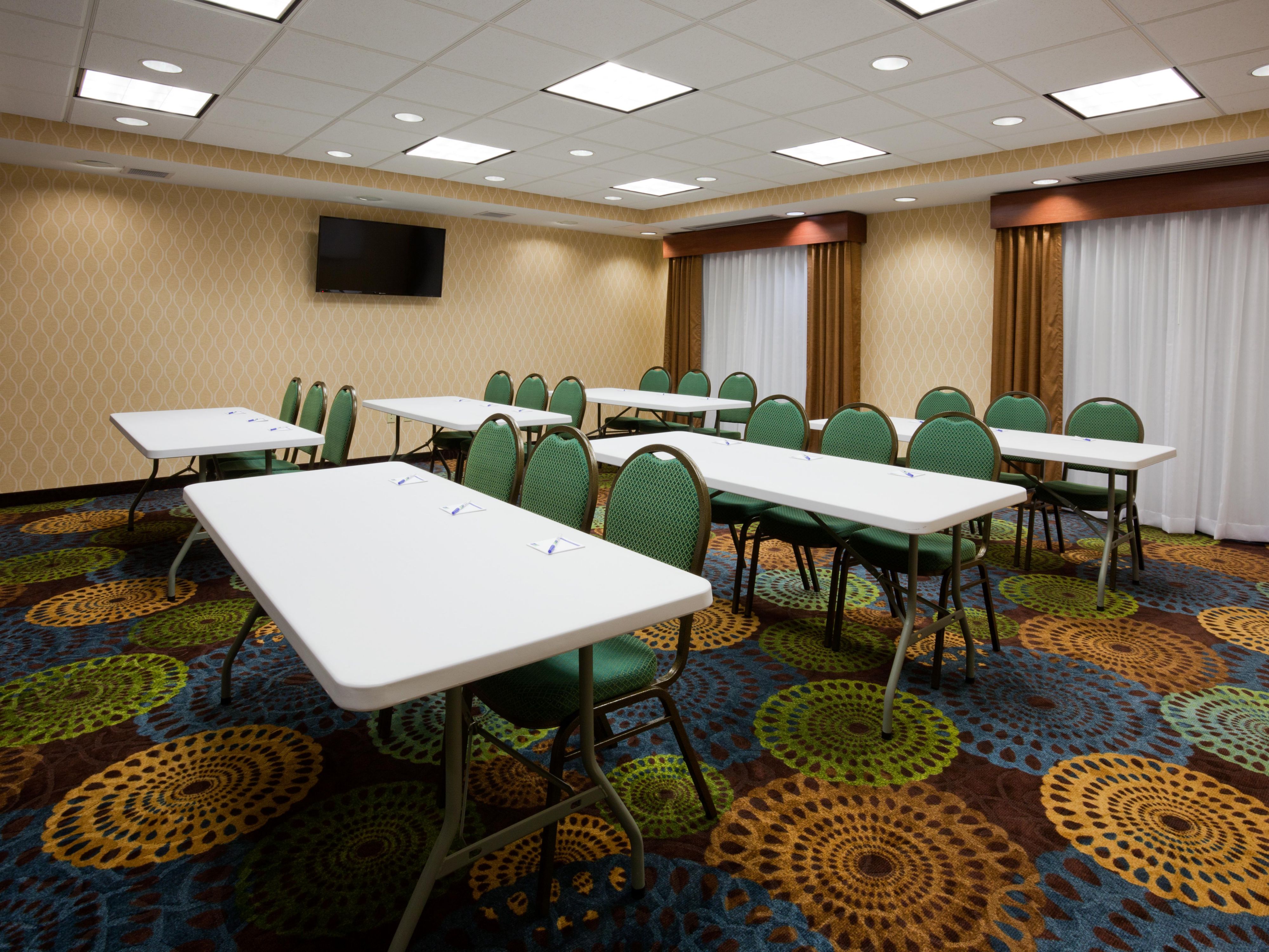Looking to plan a meeting in Fort Dodge? Let us help. Our meeting space can hold up to 30 people, and we offer a variety of amenities for your next event. 