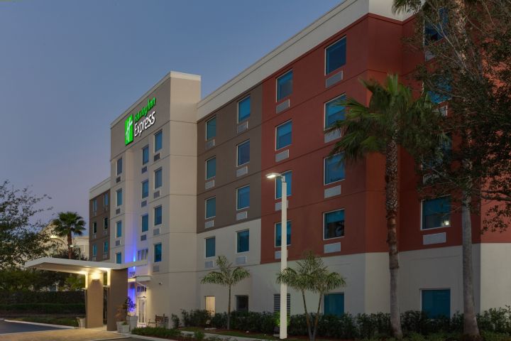 Holiday Inn Express & Suites Ft. Lauderdale A
