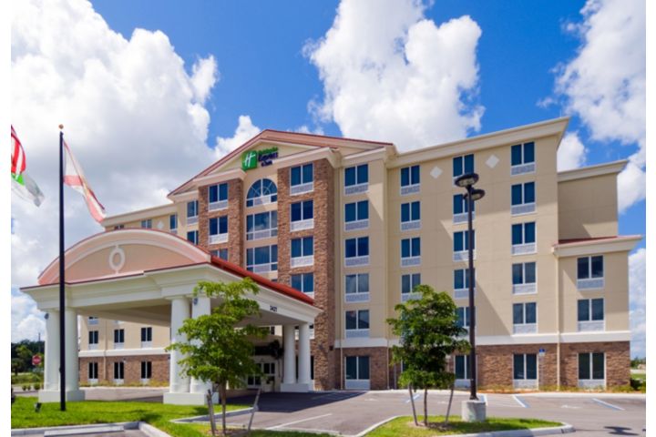 Holiday Inn Express & Suites Ft Myers East- T