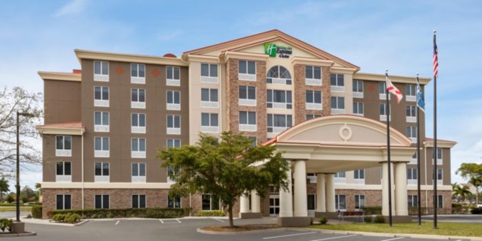 Holiday Inn Express & Suites Ft Myers East- The Forum