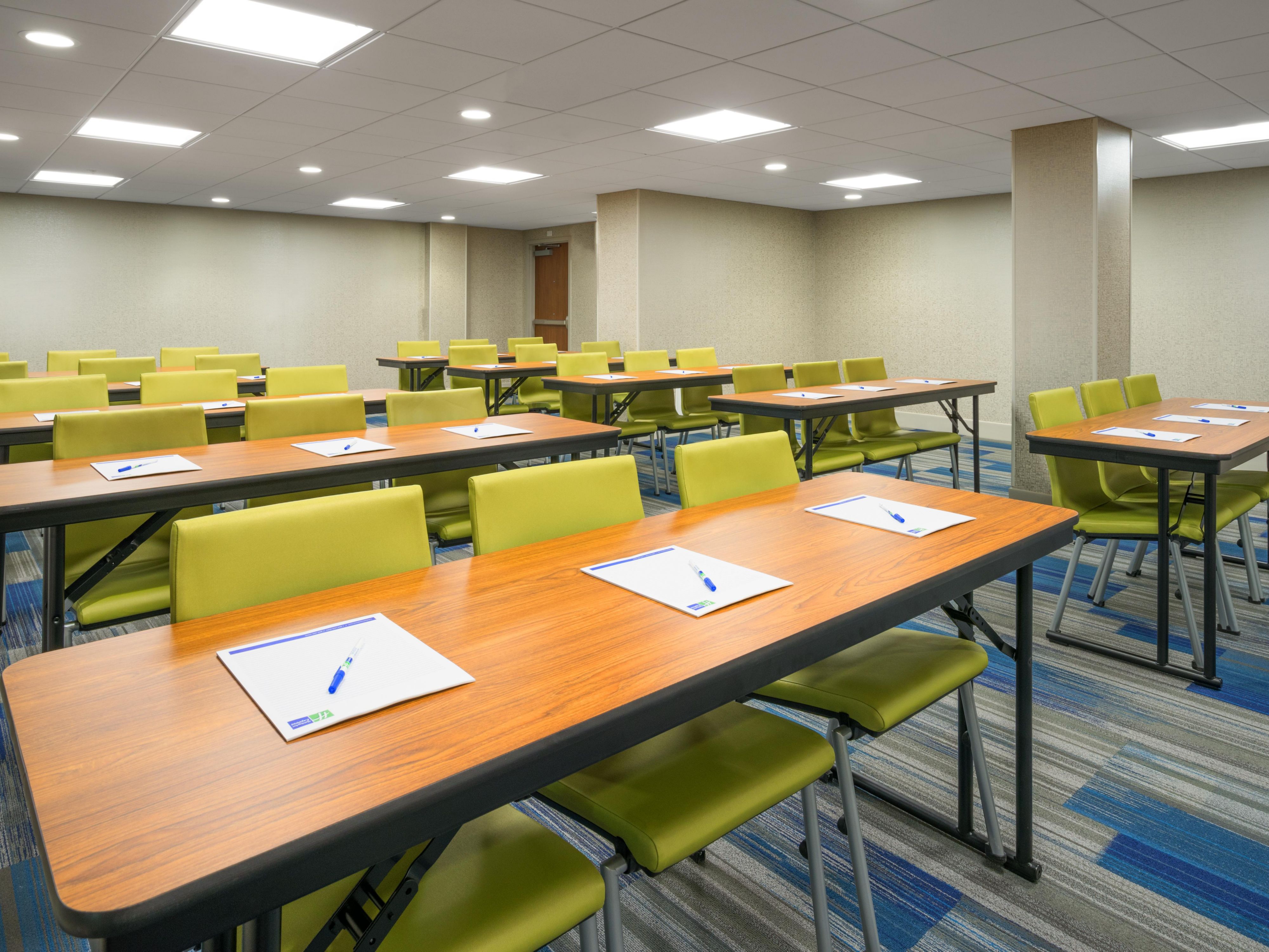 The IHG Pivotal Meetings hotel seal means this hotel has exceeded standards in guest and planner satisfaction, has new or renovated meeting space, and catering expertise. 