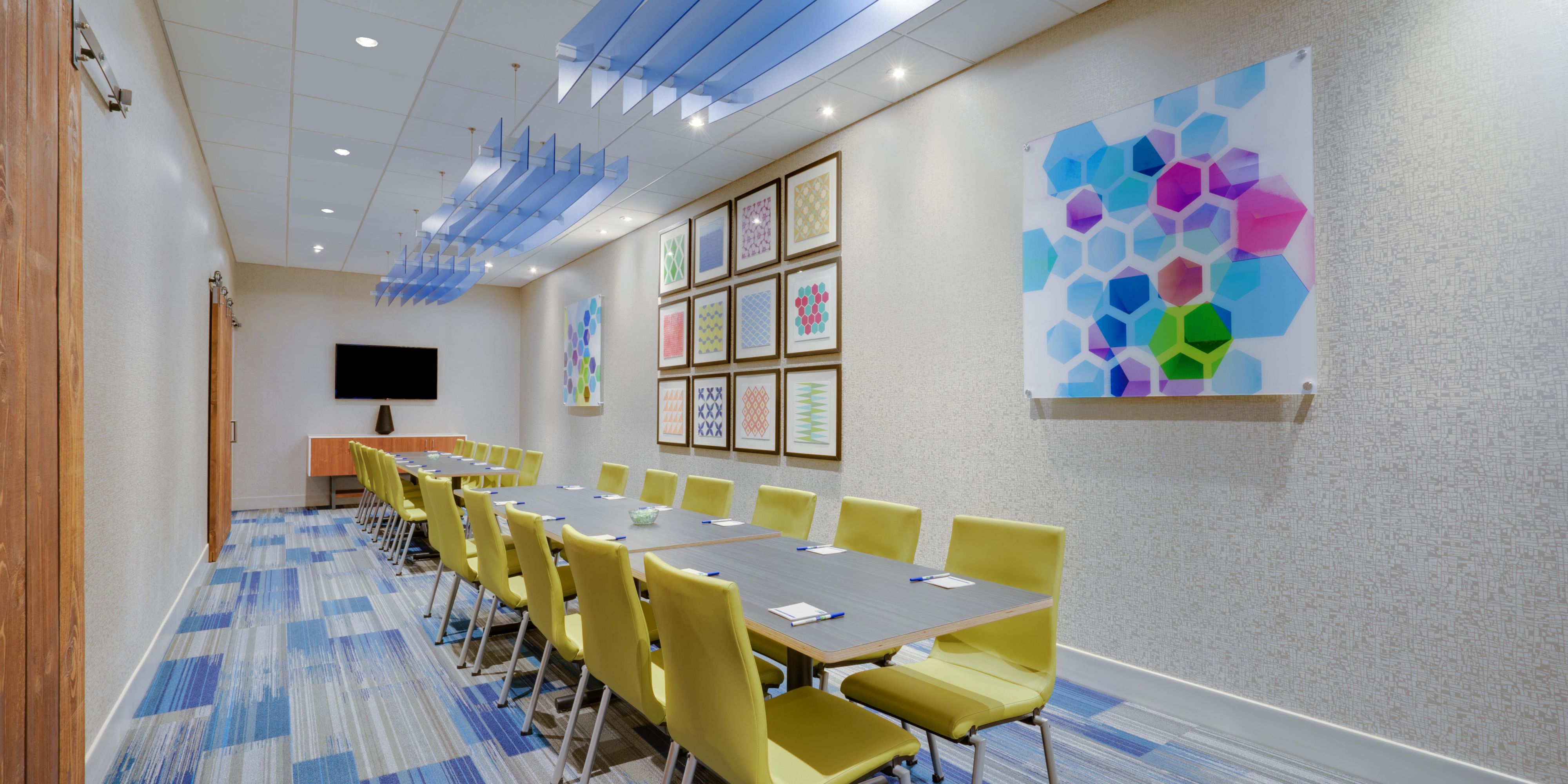 Book meetings, events, or accommodation on behalf of others and earn rewards redeemable for Reward Nights, retail vouchers, downloads and more.