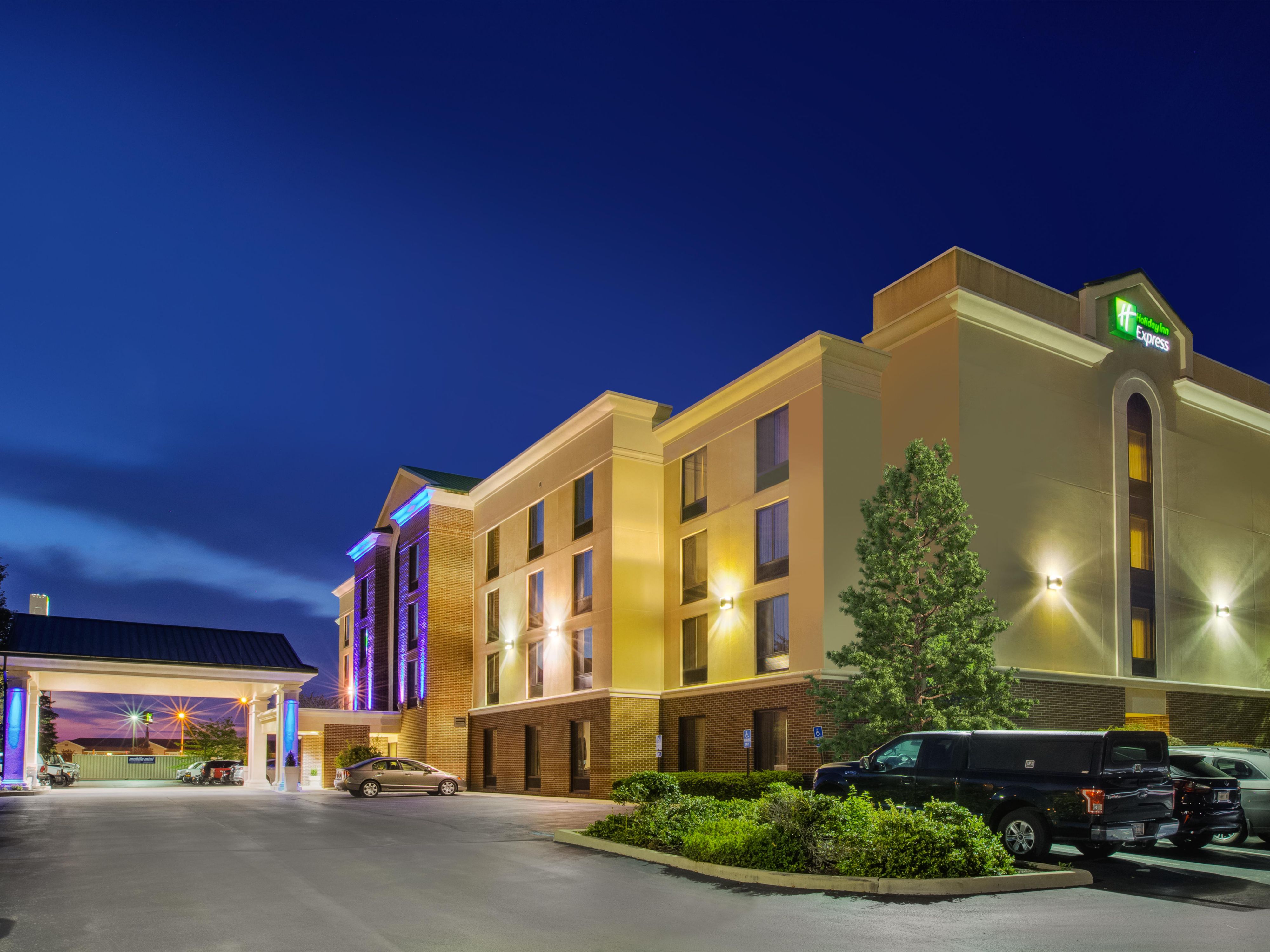 With Downtown Fort Wayne only 8 miles away, we are the perfect location for all events in Fort Wayne!