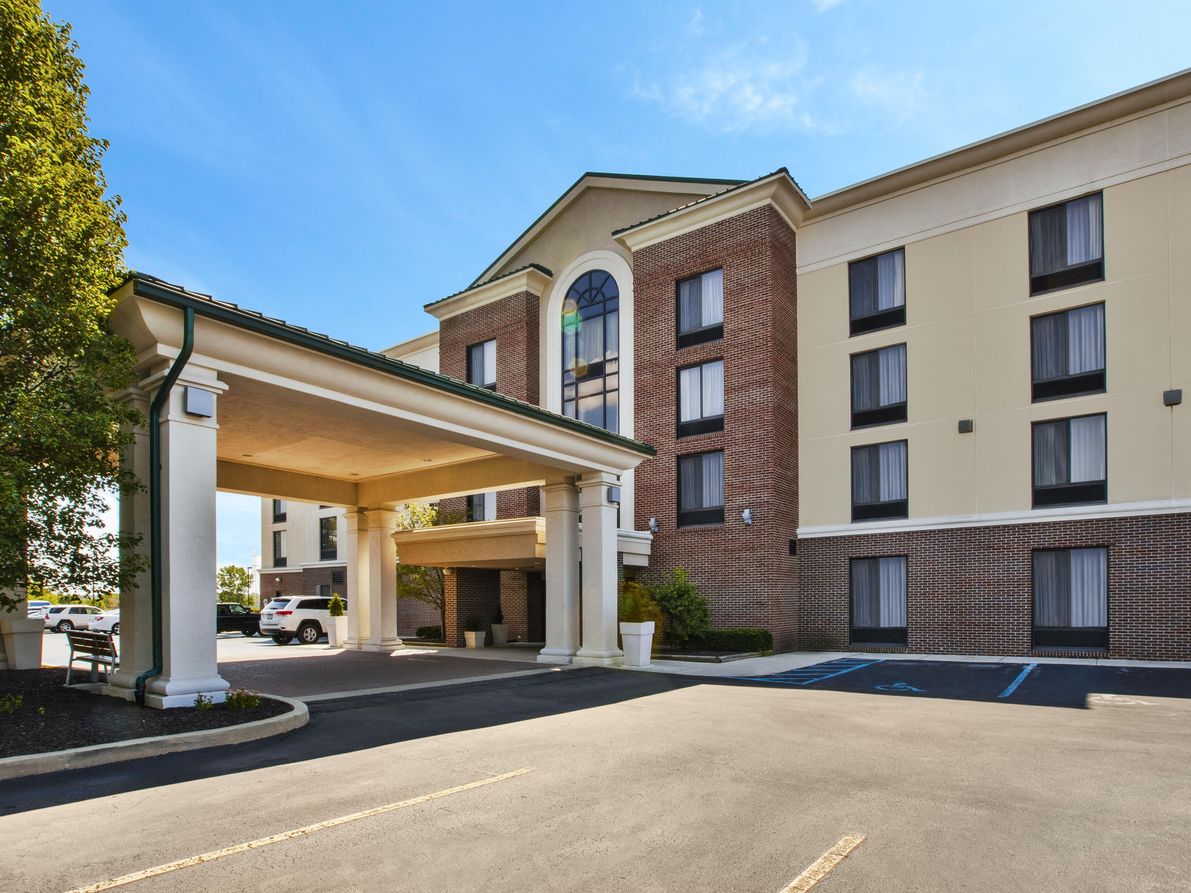 The pool and hot tub are awesome - Picture of Indigo Sky Hotel, Wyandotte -  Tripadvisor