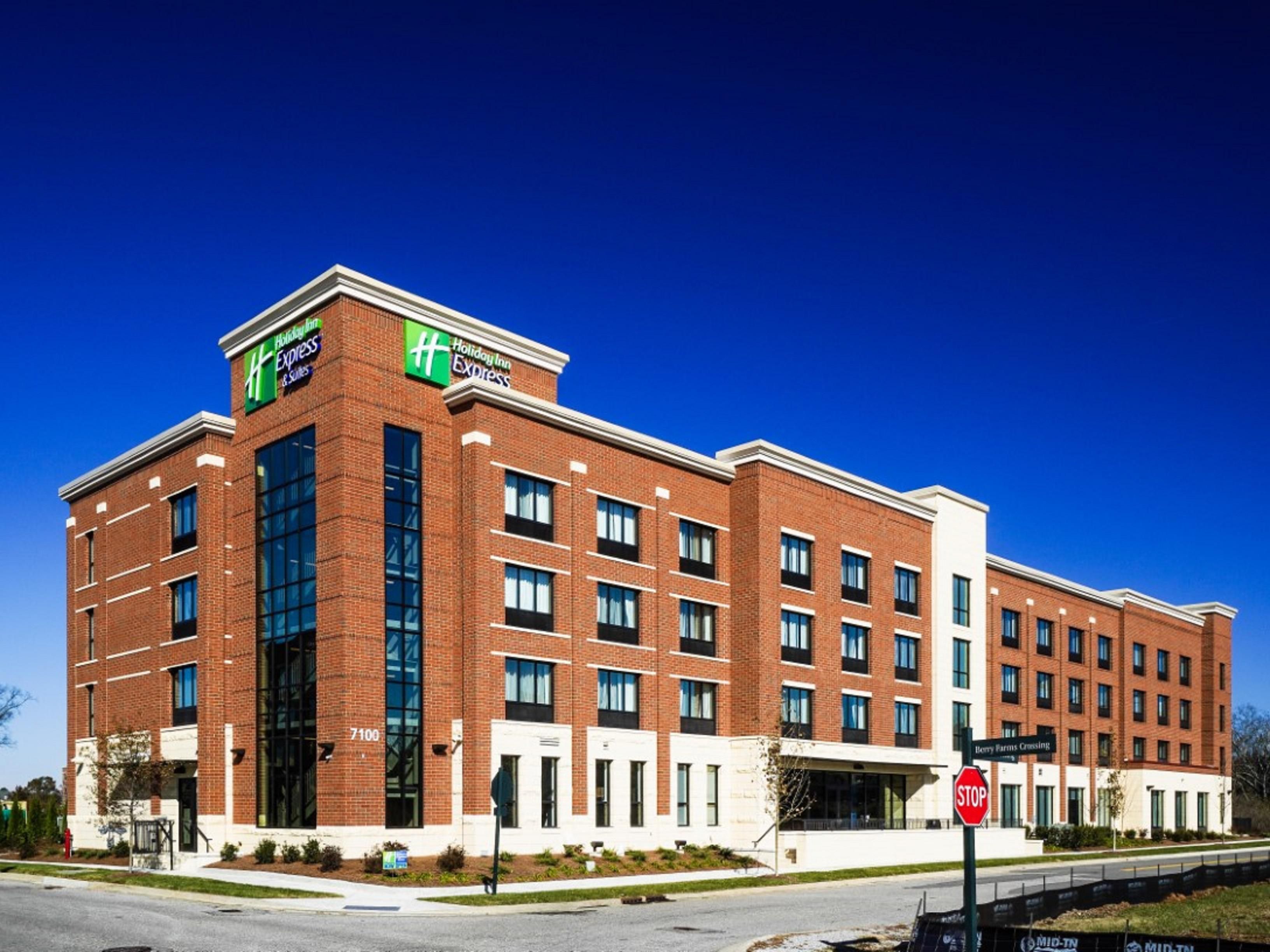 Hotels On I 65 Near Nashville TN Holiday Inn Express® Suites