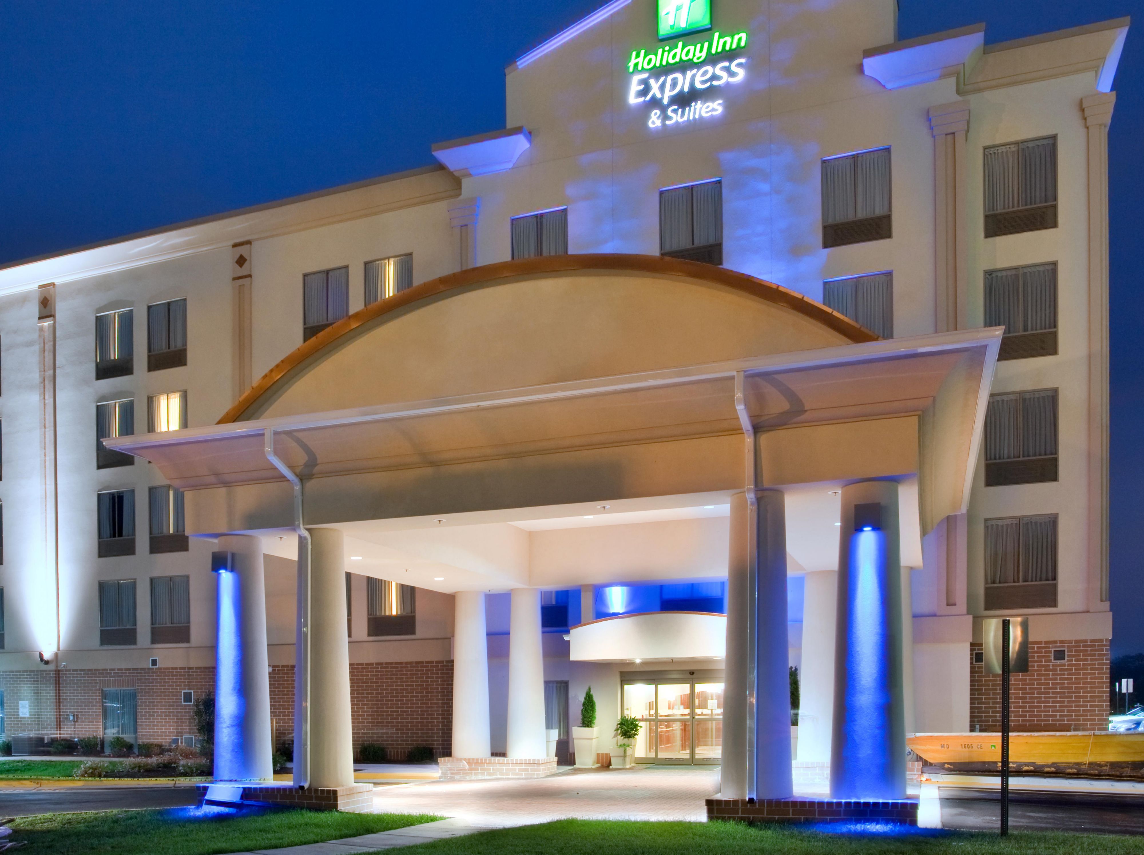 Holiday Inn Express And Suites Fredericksburg 4263405046 4x3