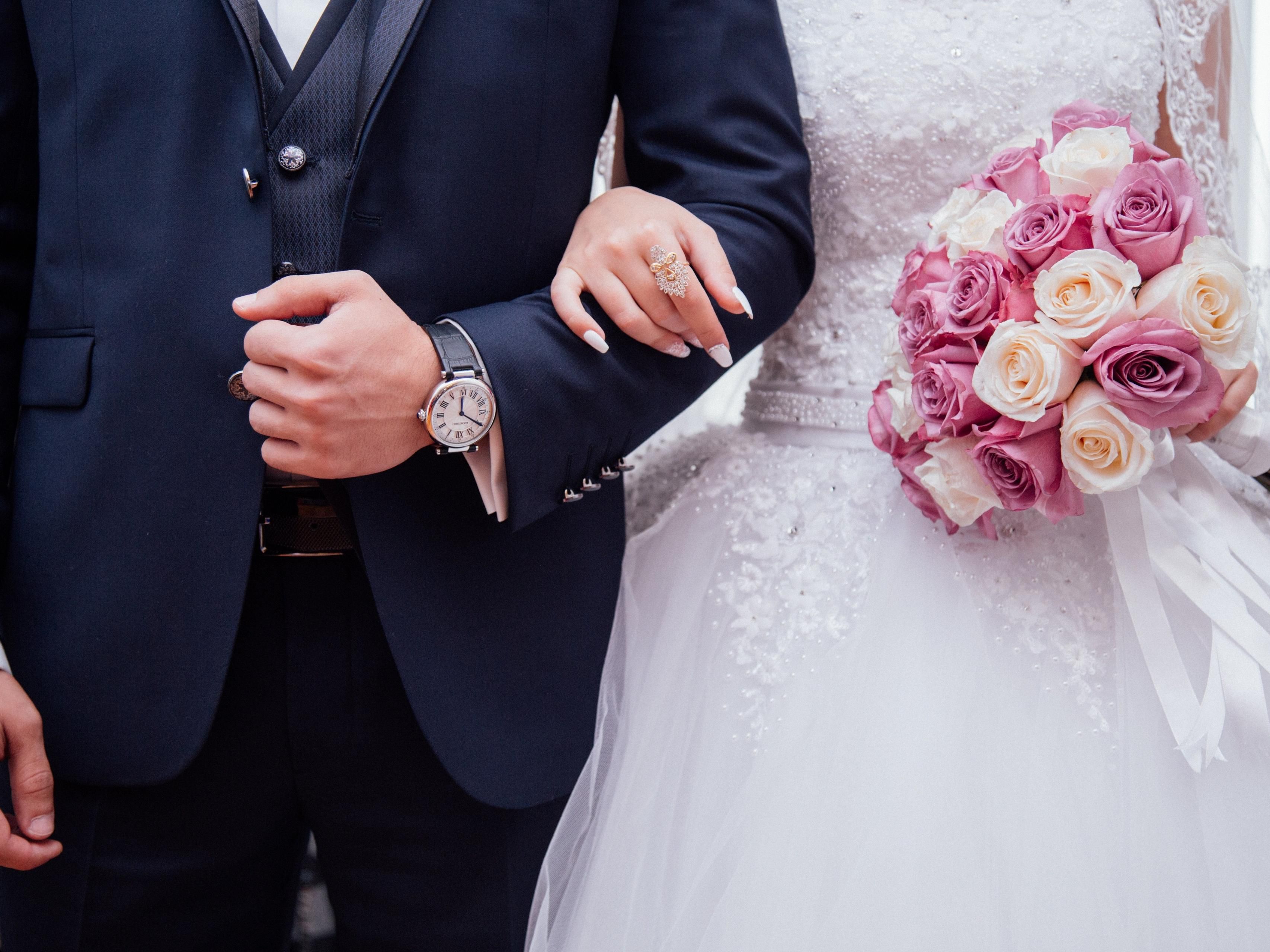 Ideally located near popular wedding venues: Mallett Barn, William Allen Farm, and The Barn on Walnut Hill. Look no further to house your wedding guests. Take advantage of our charming suites to get ready for your big day and to spend your special night.