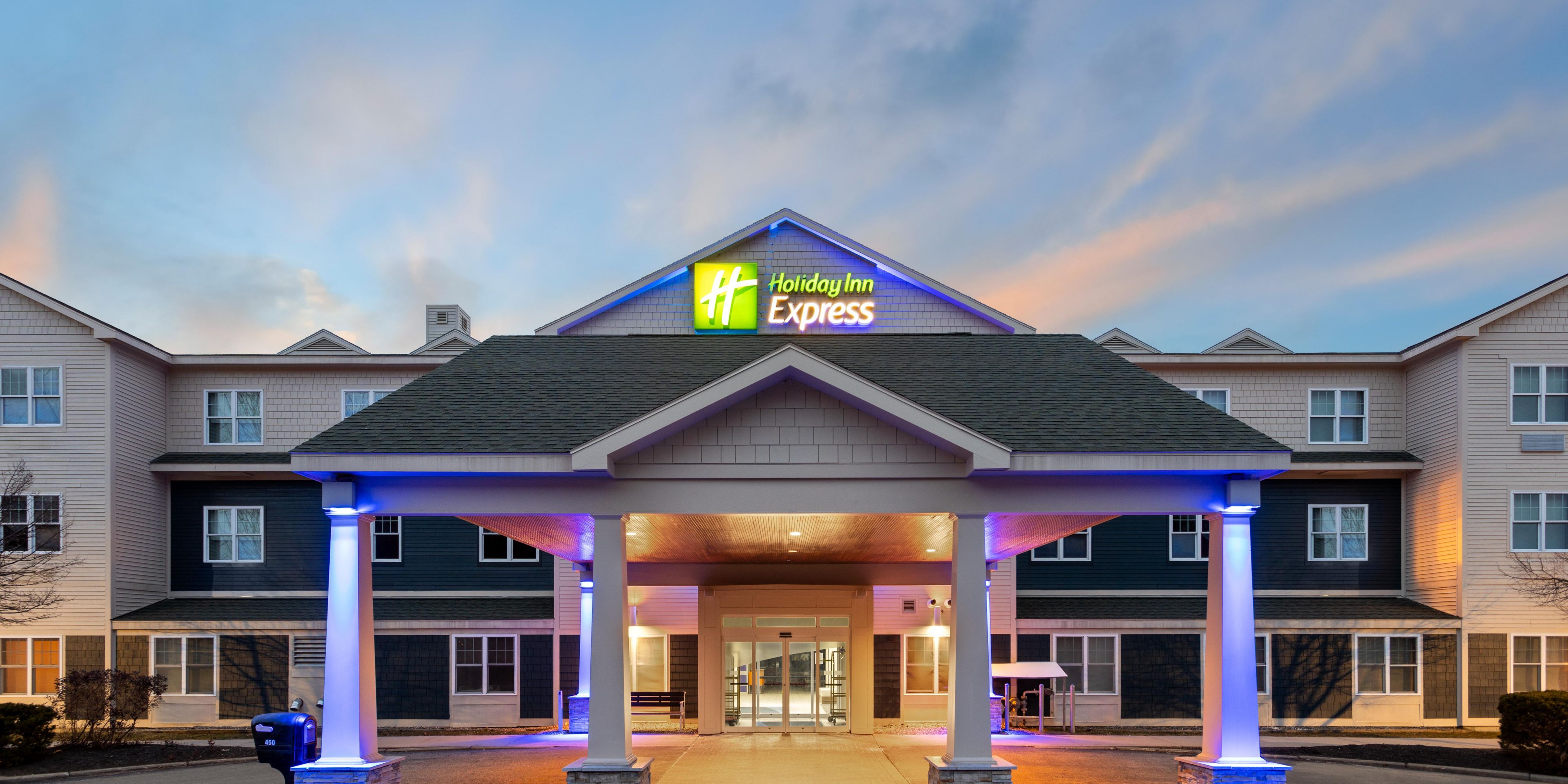 Holiday Inn Express & Suites Freeport - Brunswick Area