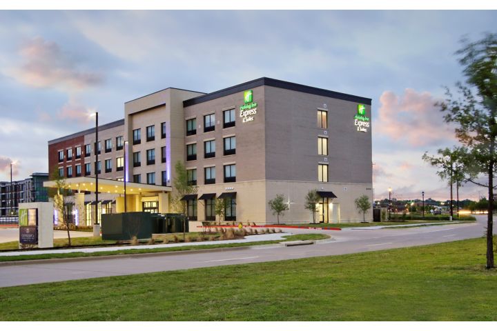 Holiday Inn Express & Suites Dallas-Frisco NW
