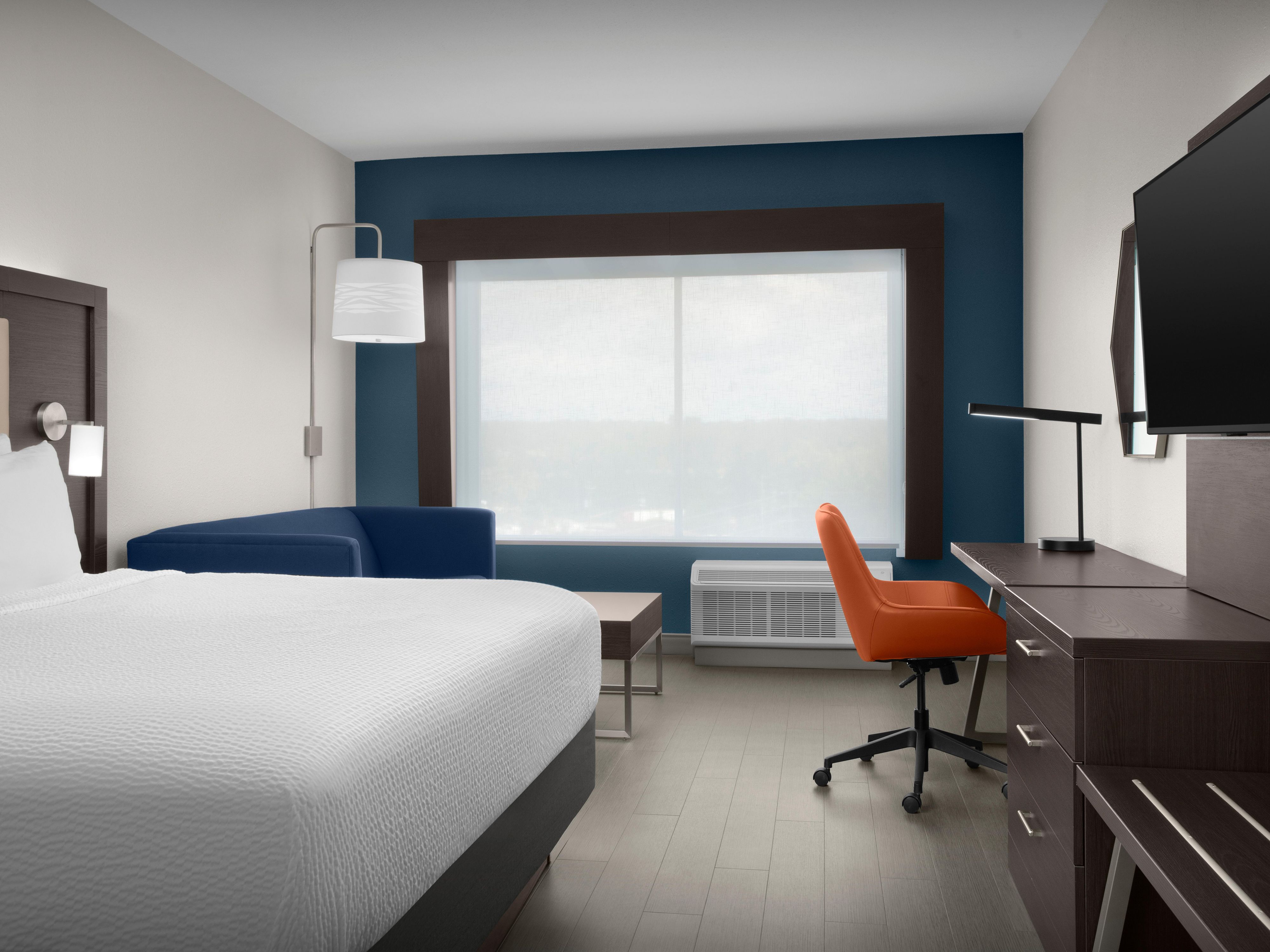 We are thrilled to announce that we have just completed a full renovation of our guest rooms and public spaces! Our newly designed guest room offer a fresh, modern aesthetic combined with the comfort and luxury you expect from us. Whether you’re here for business or leisure, we can’t wait for you to experience the gorgeous new spaces we’ve created.