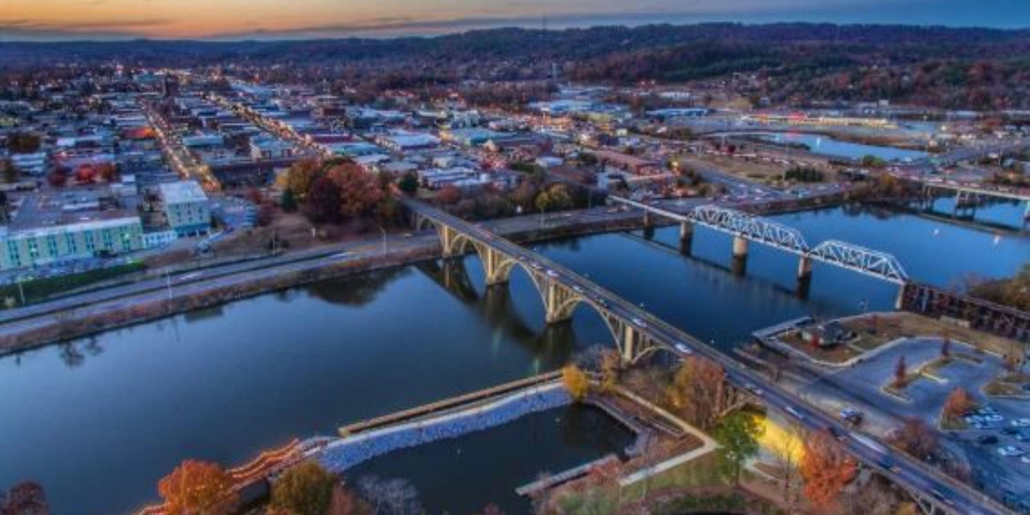 The charming city of Gadsden lies in the foothills of the Appalachian Mountains along the banks of the Coosa River.  The historic downtown area is lined with boutique shopping, unique restaurants, and nightlife. During the day, visitors enjoy outdoor activities like hiking, biking, and fishing.  