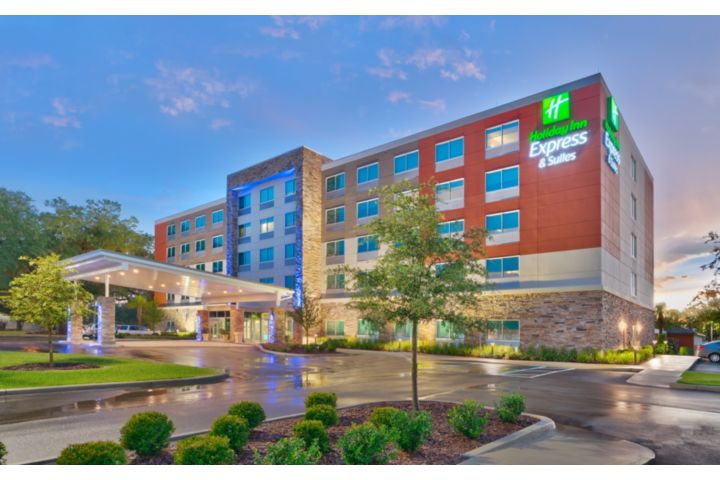 Holiday Inn Express & Suites Gainesville I-75