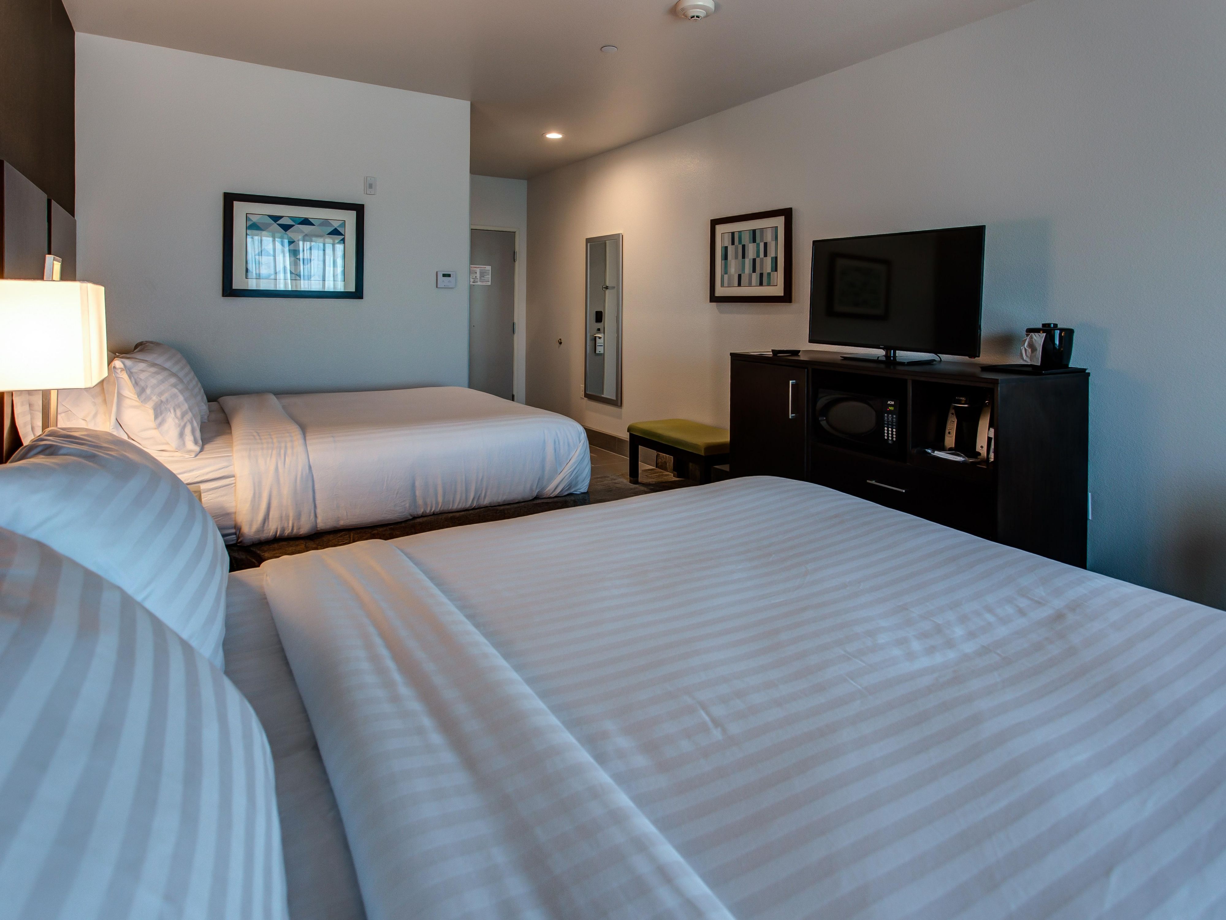 Two queen beds - free Internet and Breakfast