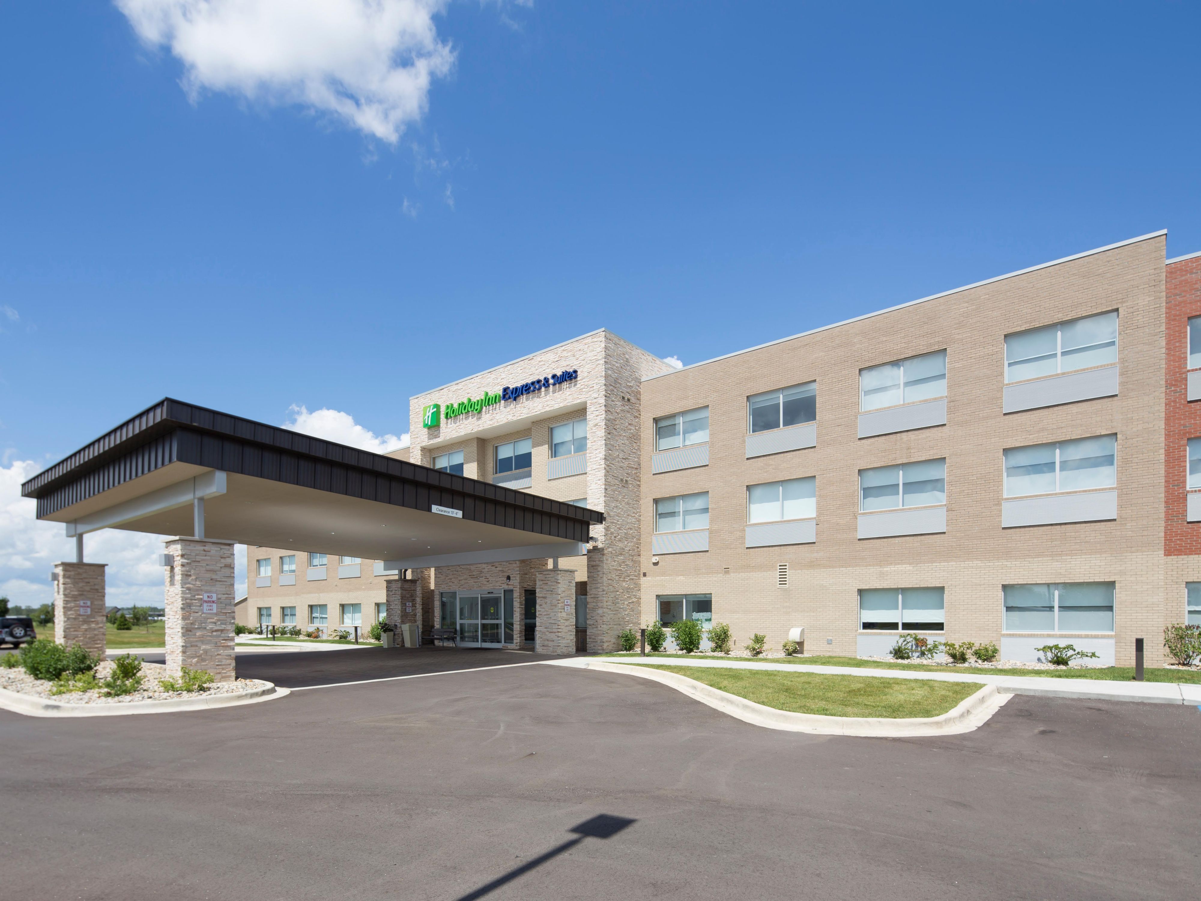 Hotel in Gaylord, MI | Holiday Inn Express & Suites Gaylord