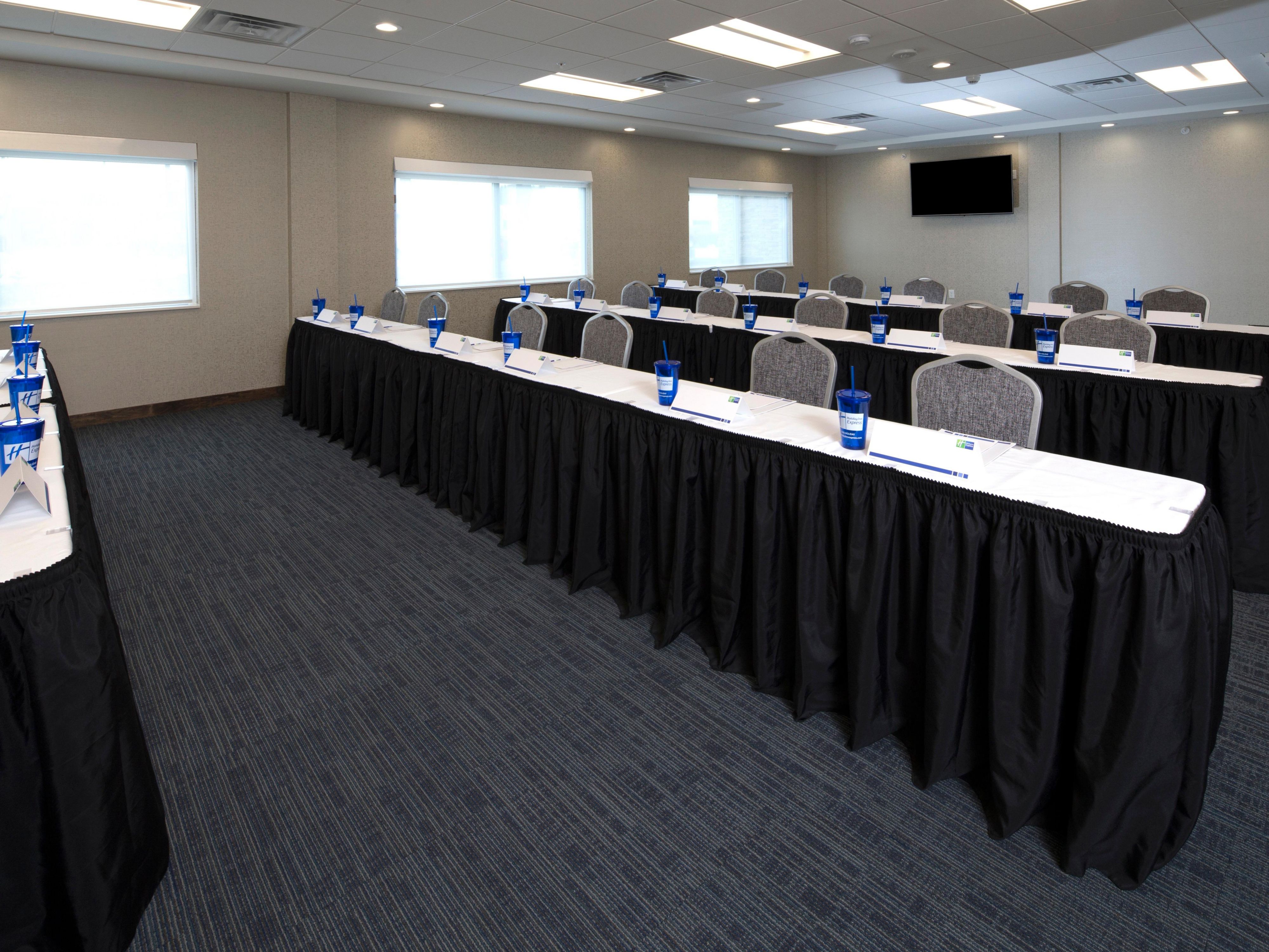 Our onsite meeting room rentals offer you the convenience of keeping your meeting and your lodging under one roof.  Meeting room rental discounts are available with guest room block.  Contact our Sales Department for details.