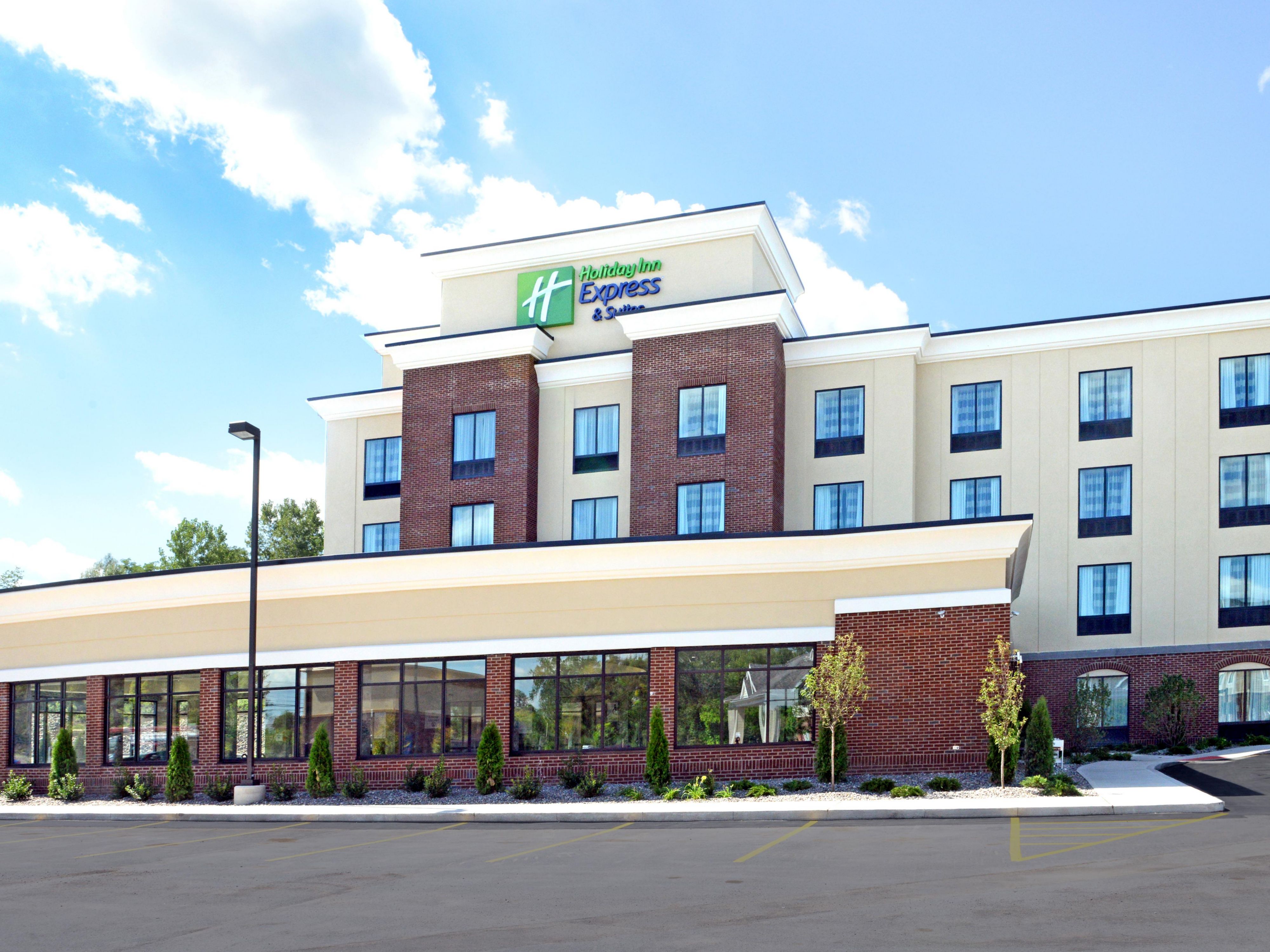 Geneva, NY Hotels next to Finger Lakes Holiday Inn Express & Suites