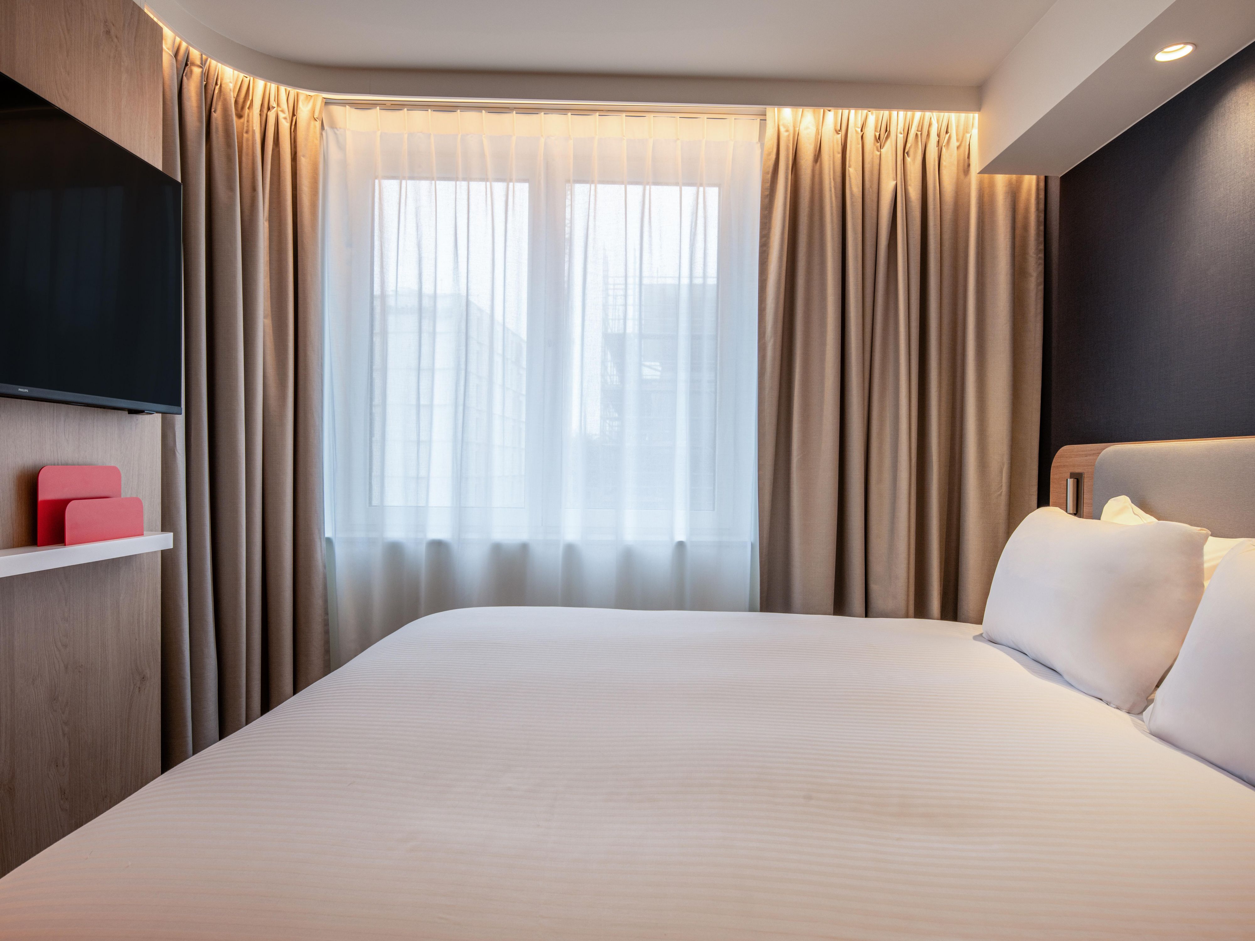 king standard guest bedroom